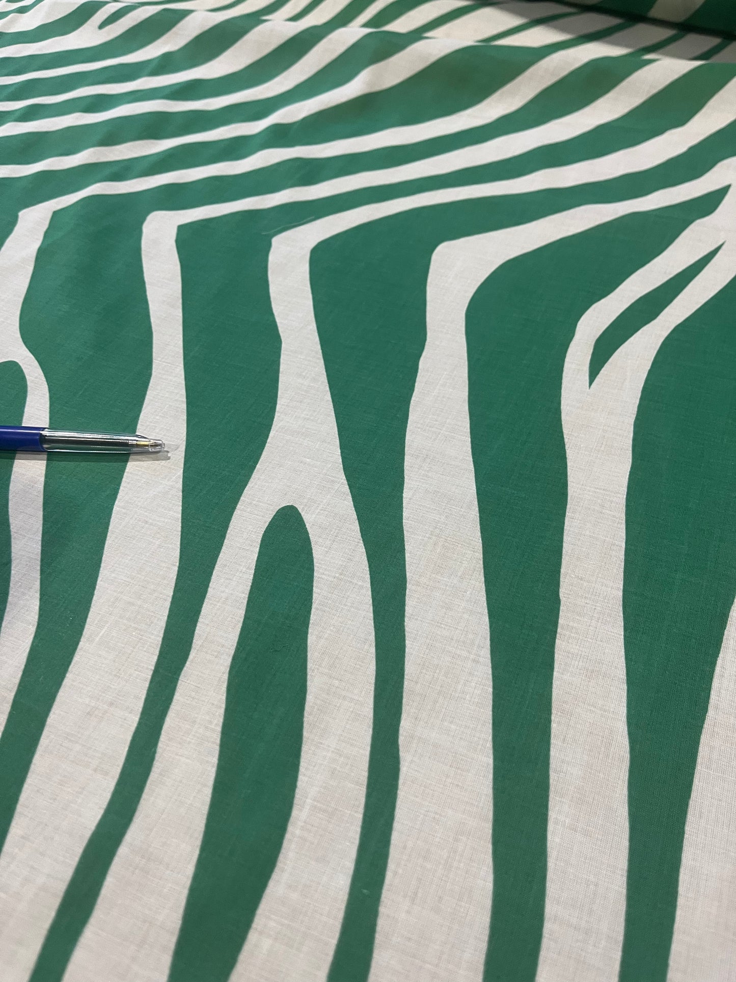 D01 Mattia 1040 cotton voile green zebra