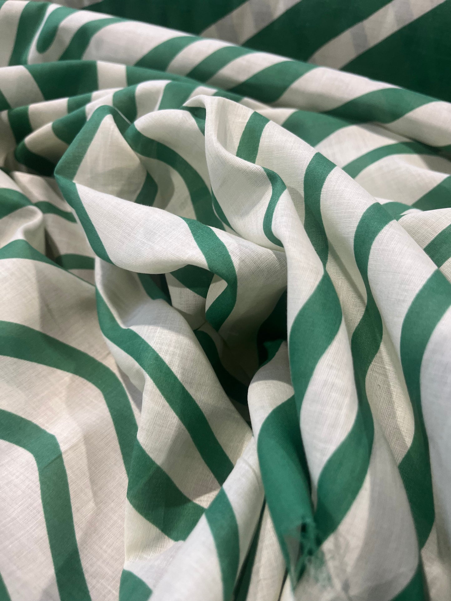 D01 Mattia 1040 cotton voile green zebra