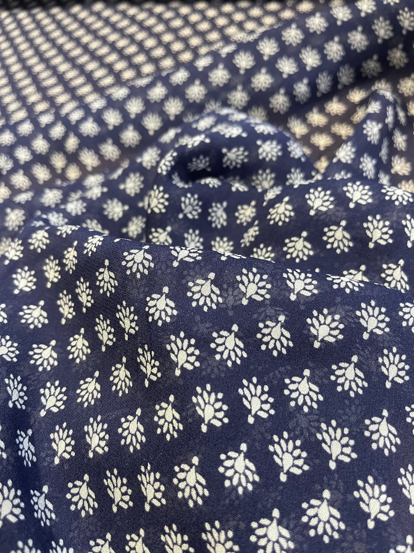 C02 viscose georgette small flowers
