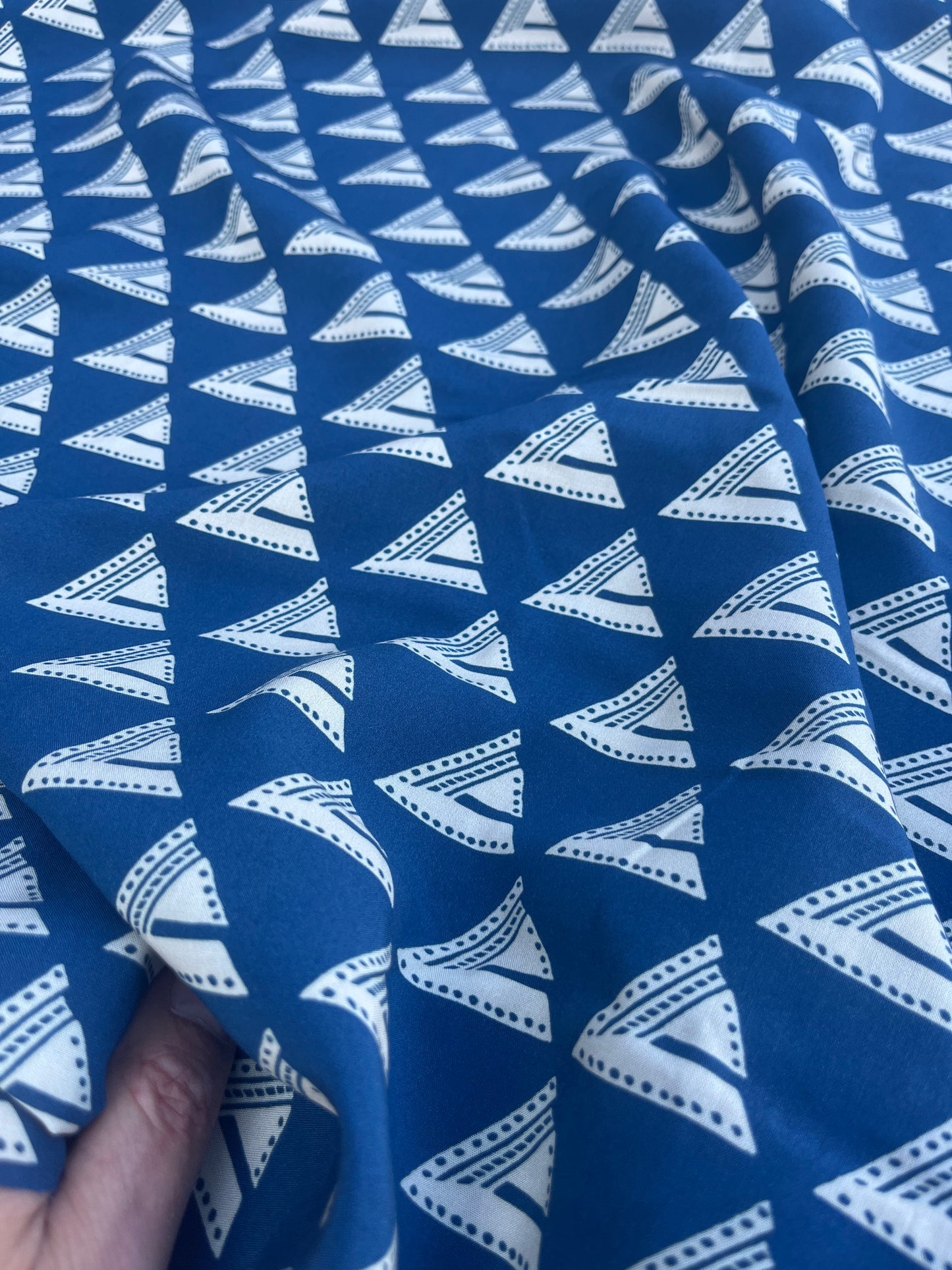 RW 081 viscose fibrane with indigo/ecru graphic print