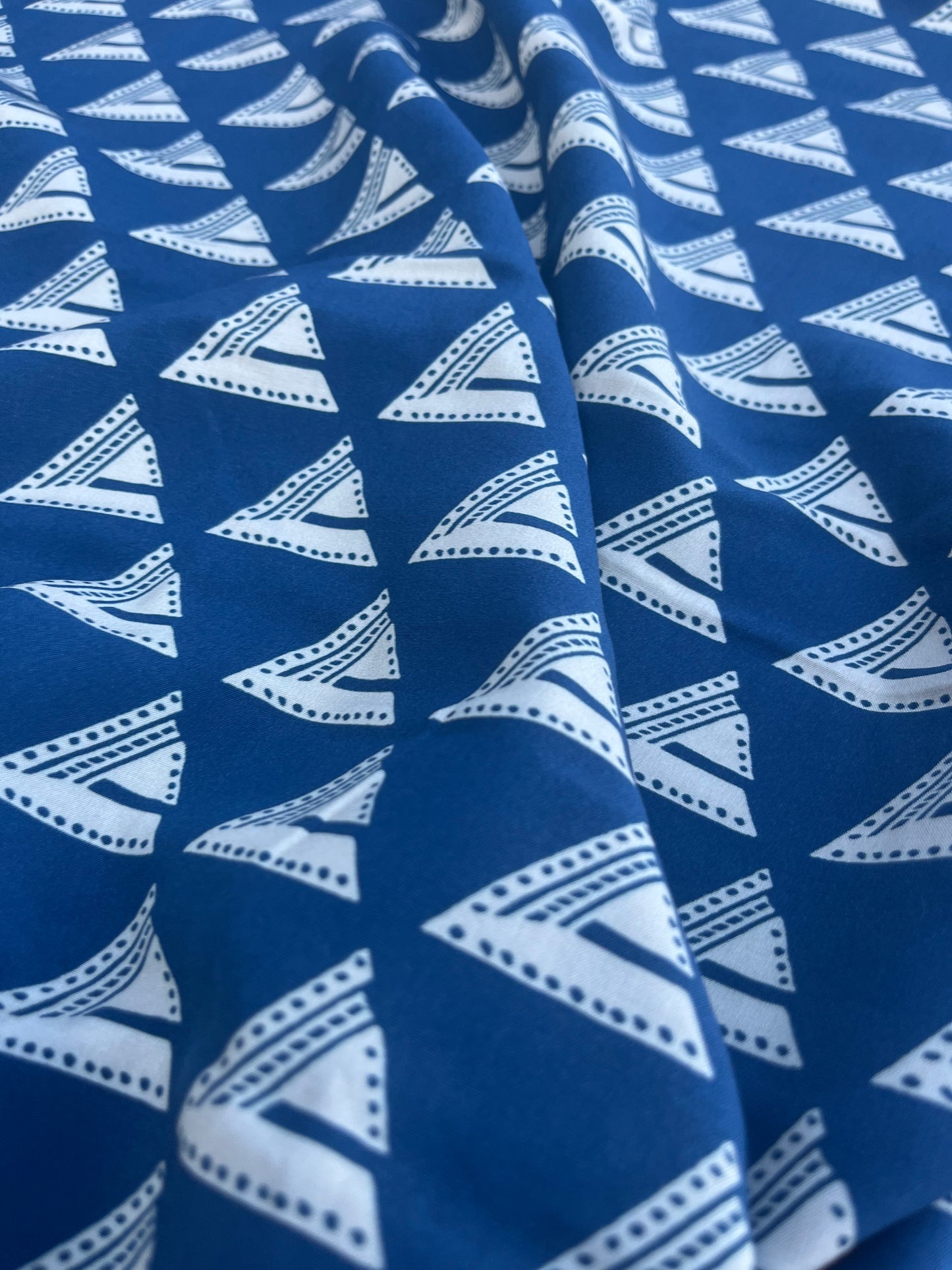 RW 081 viscose fibrane with indigo/ecru graphic print