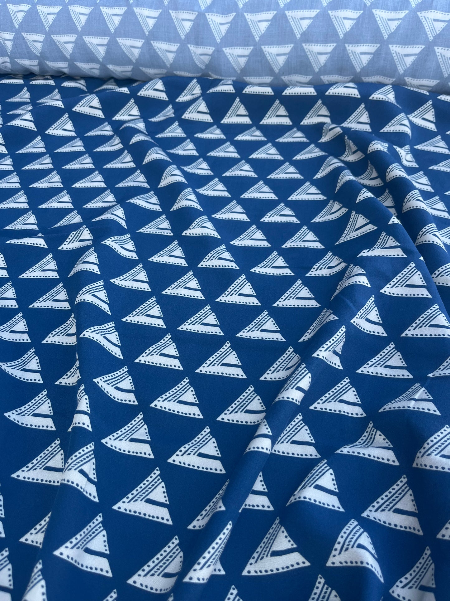 RW 081 viscose fibrane with indigo/ecru graphic print