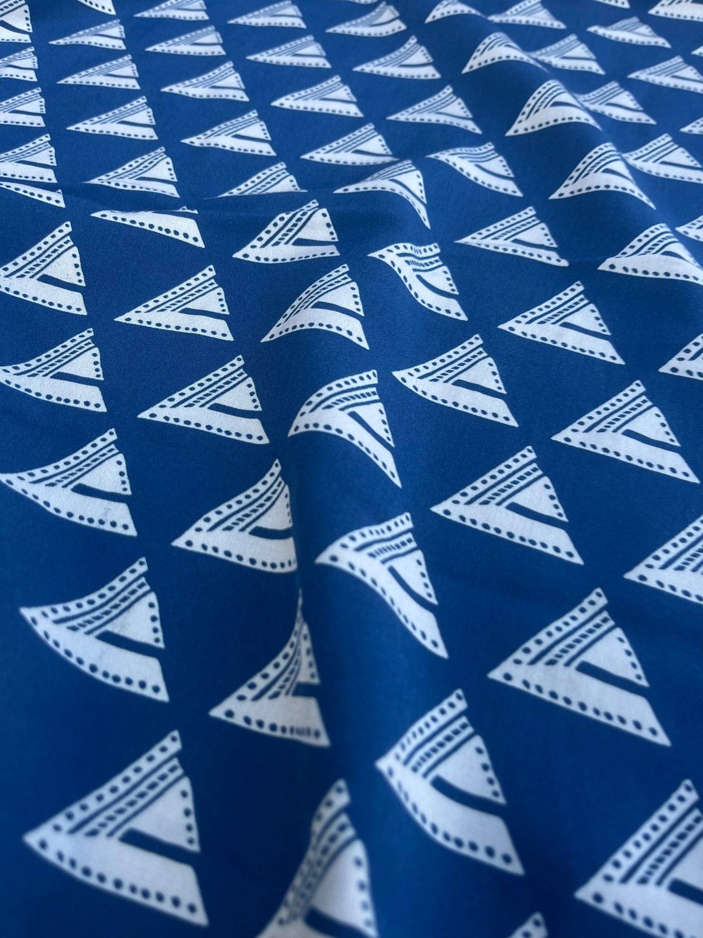 RW 081 viscose fibrane with indigo/ecru graphic print