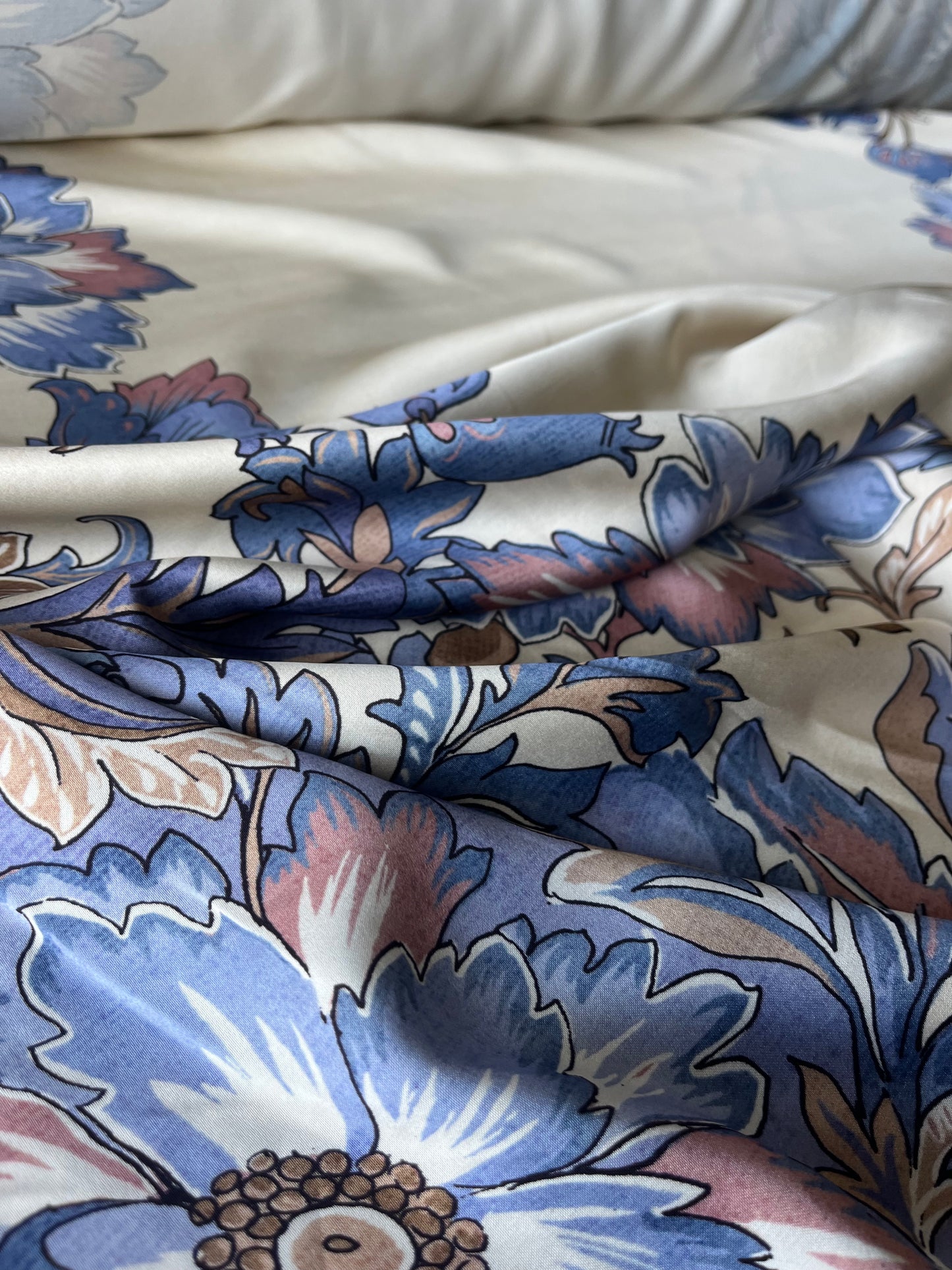 LOUNGE 009 viscose satin with double border flower print