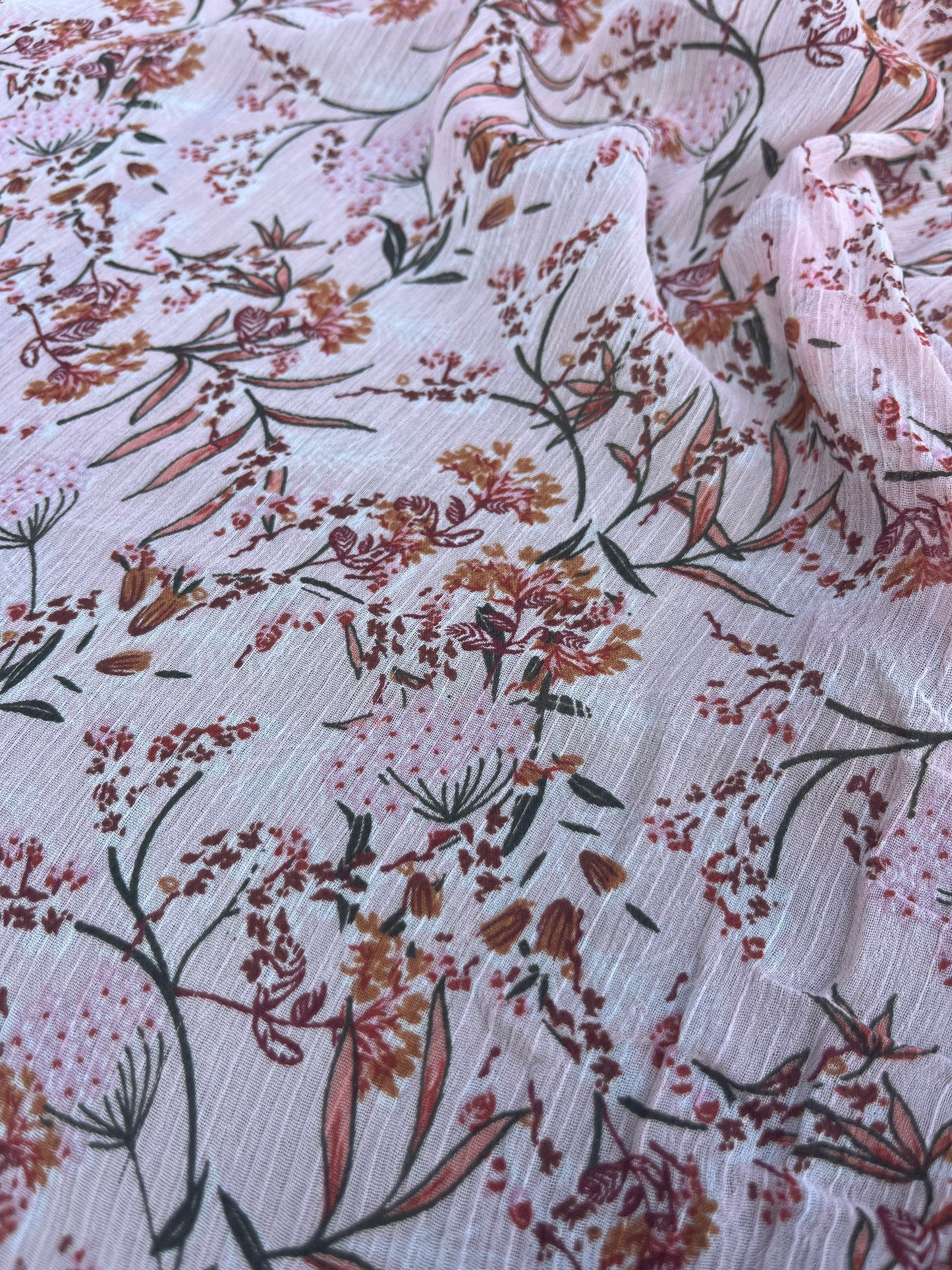 RW 092 crepon with romantic flower print rose poudre