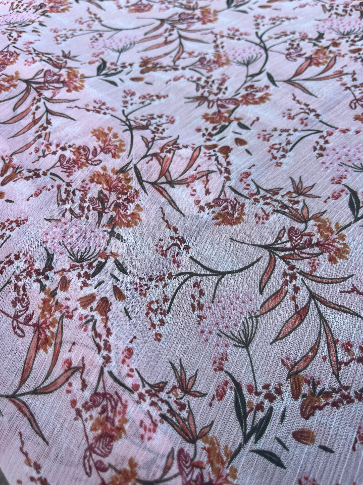 RW 092 crepon with romantic flower print rose poudre