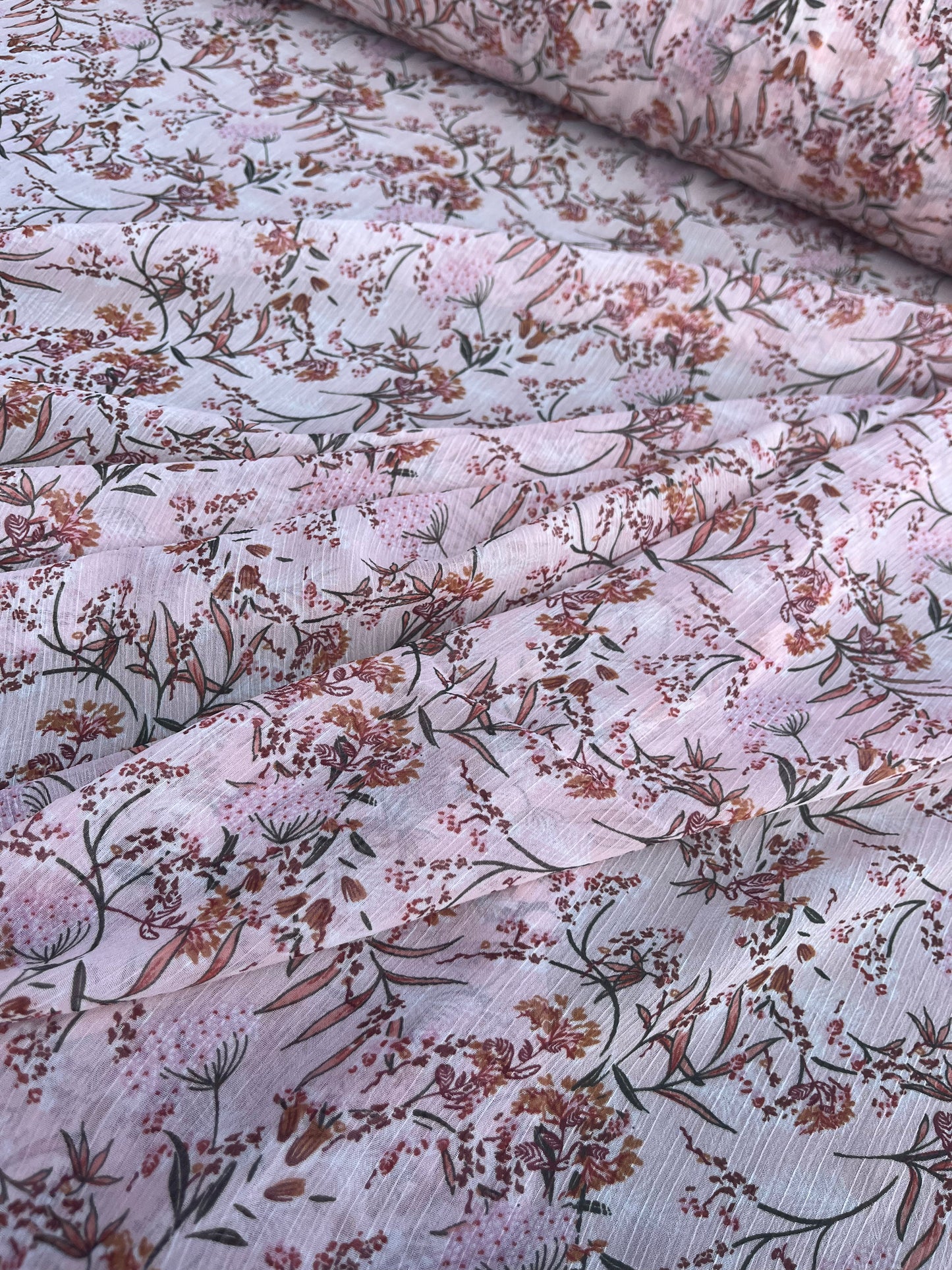 RW 092 crepon with romantic flower print rose poudre