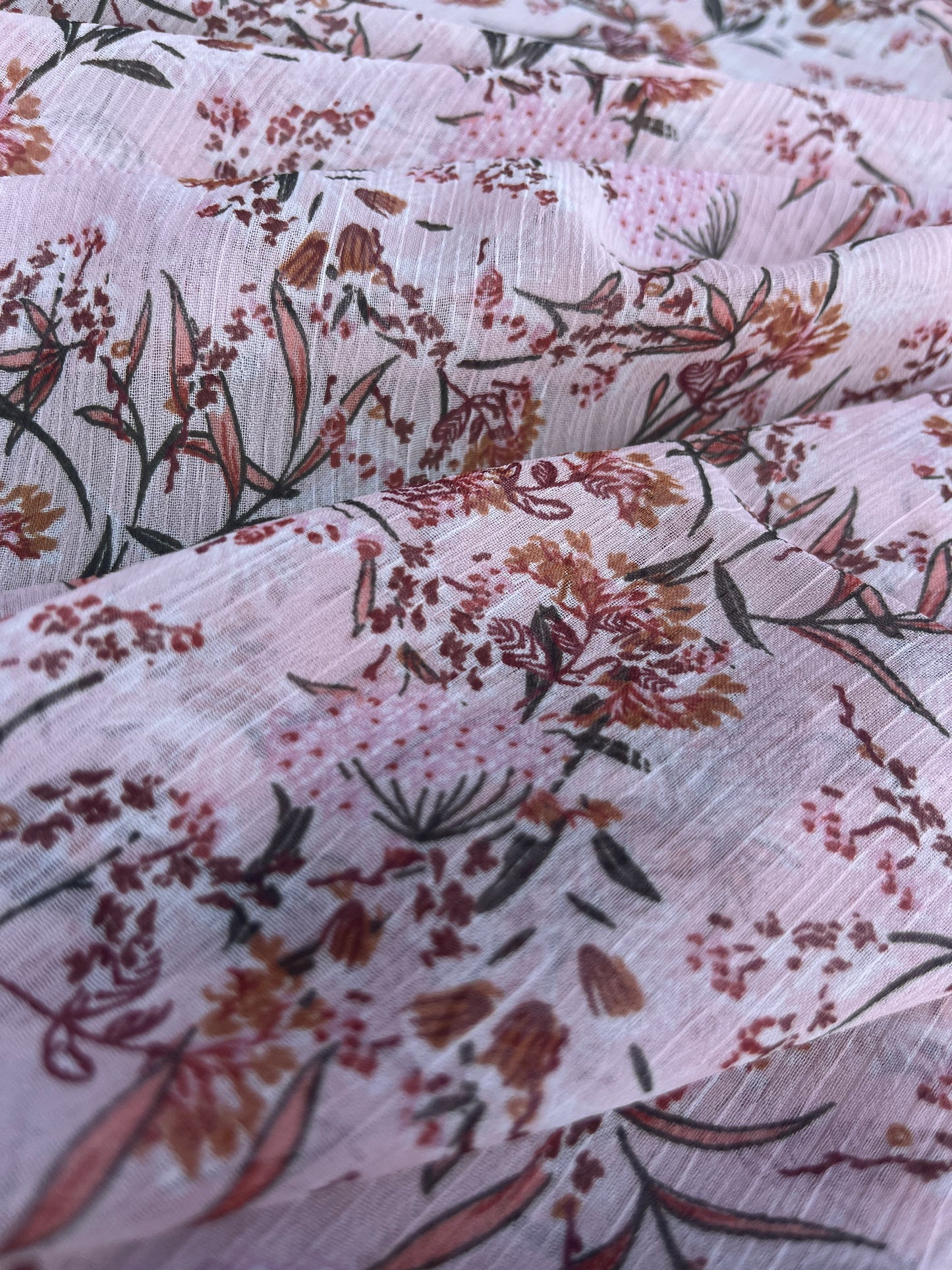 RW 092 crepon with romantic flower print rose poudre