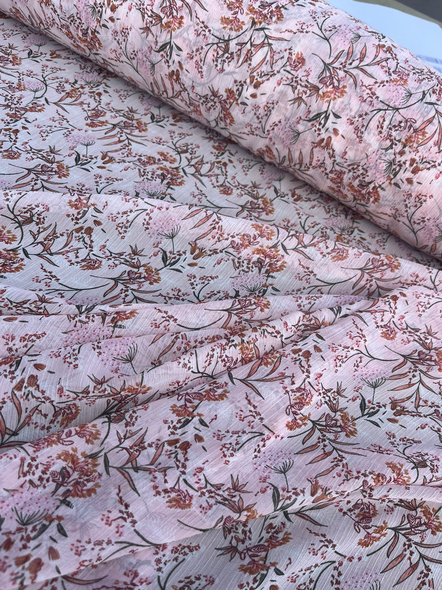 RW 092 crepon with romantic flower print rose poudre