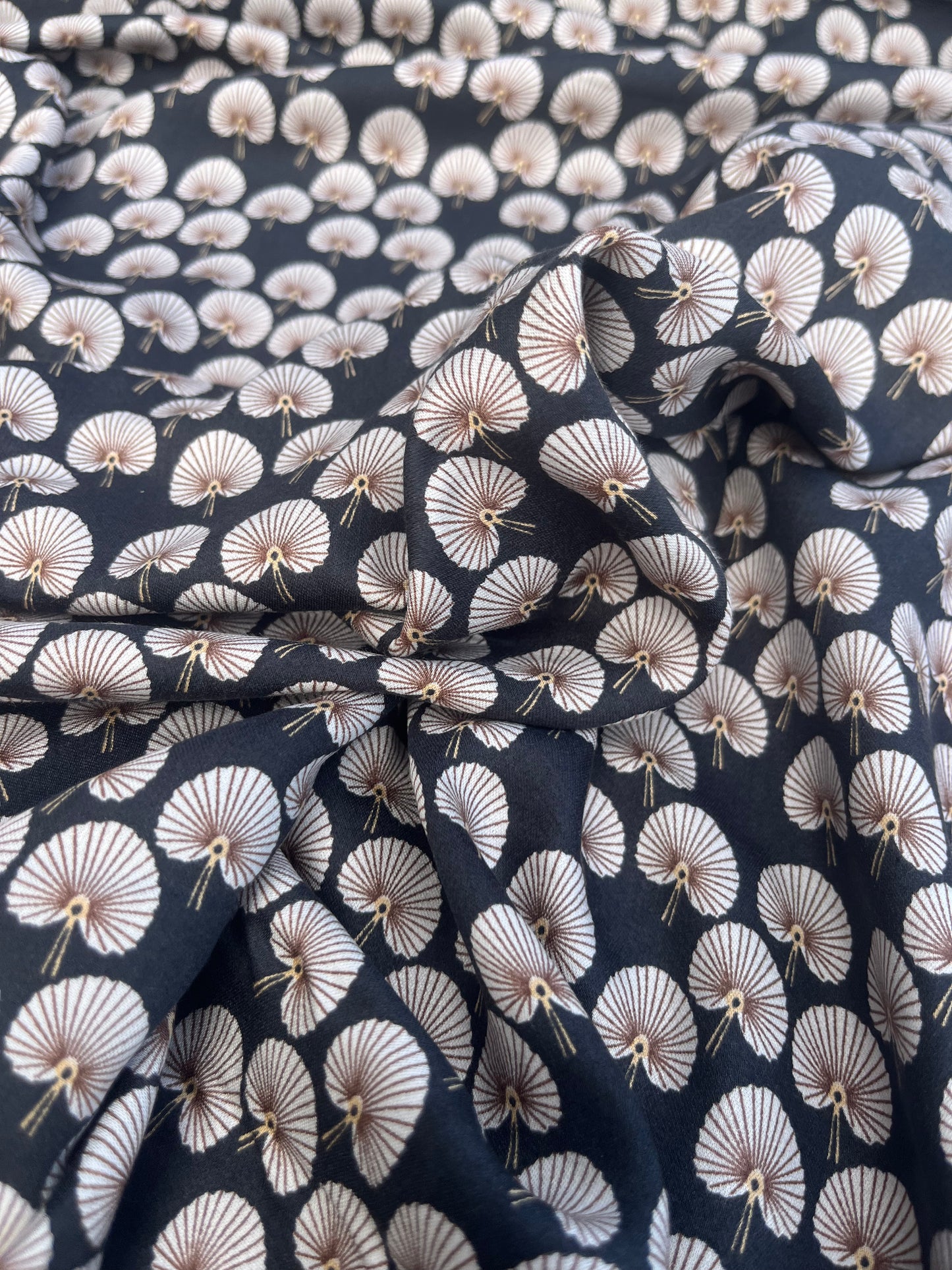 RW 096 viscose satin elegant print ginkgo