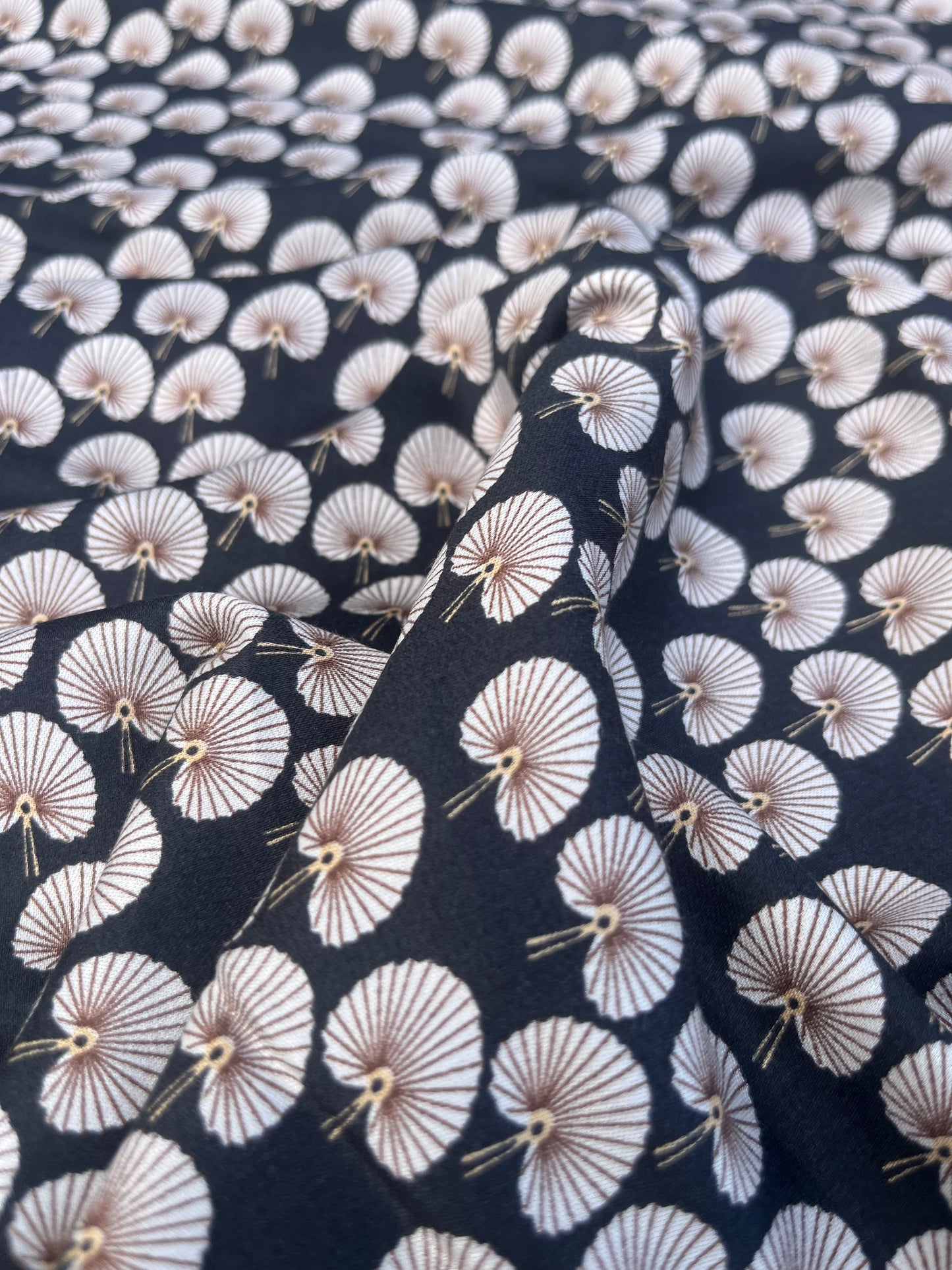 RW 096 viscose satin elegant print ginkgo