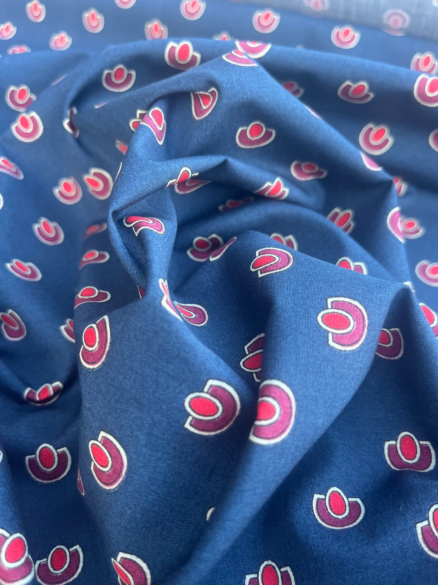 WINDSOR 009 poplin with small navy print