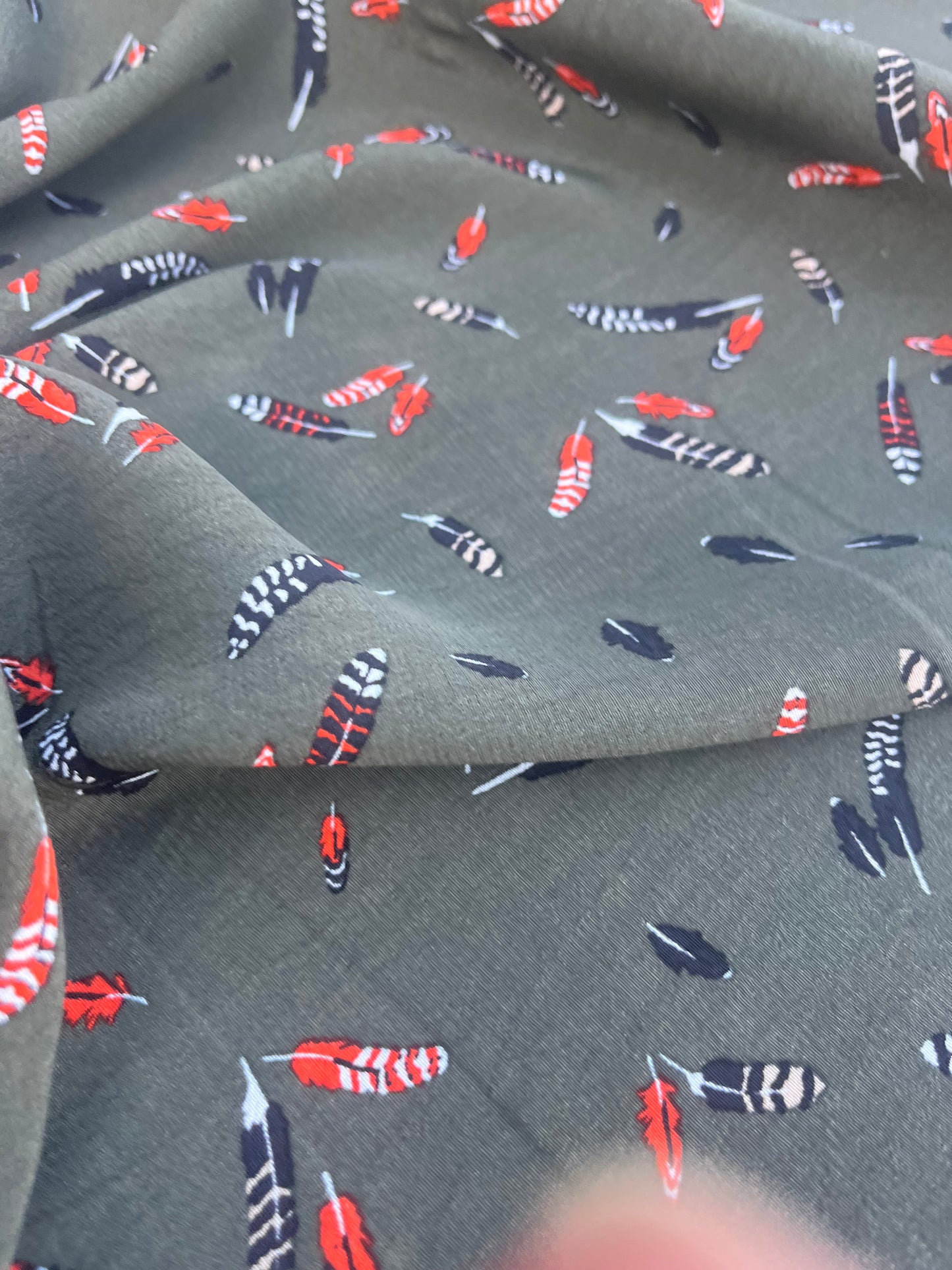 WINDSOR 015 crêpe viscose feather print