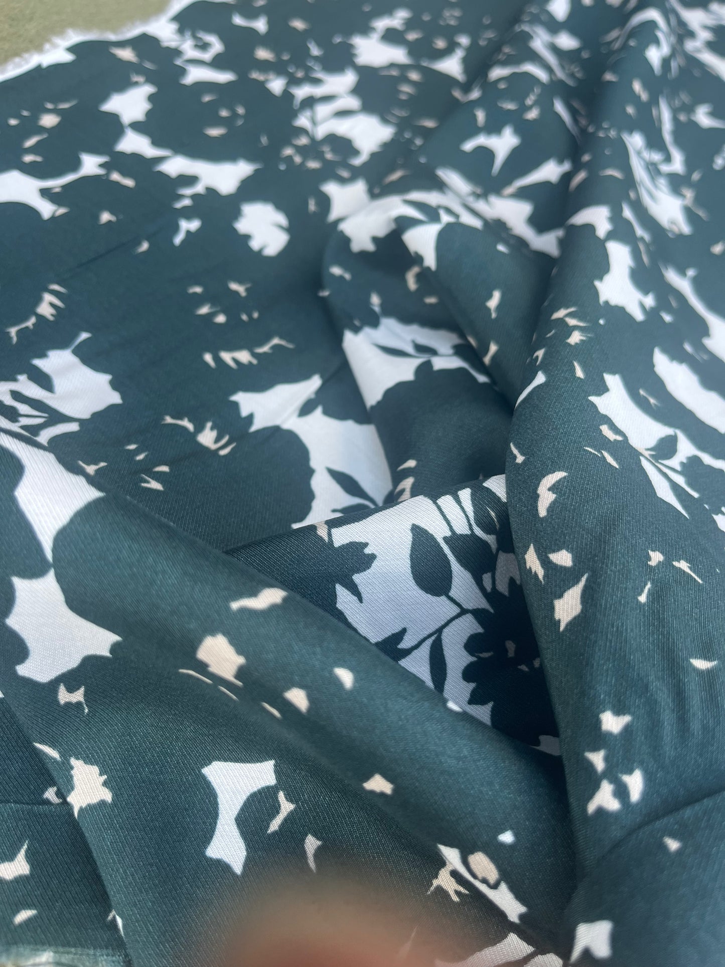 WINDSOR 019 viscose twill print bottle green