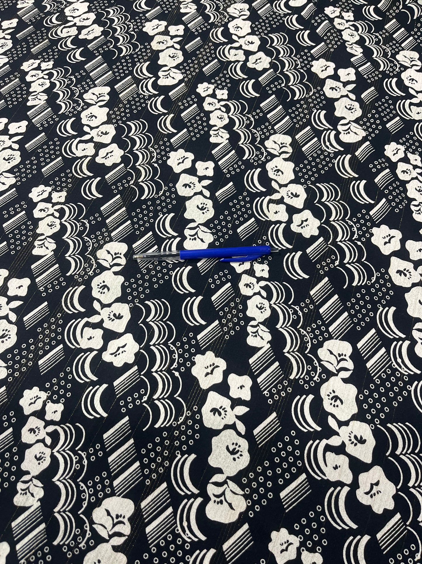 LC Isabelle 55 viscose striped crepon black/ecru design