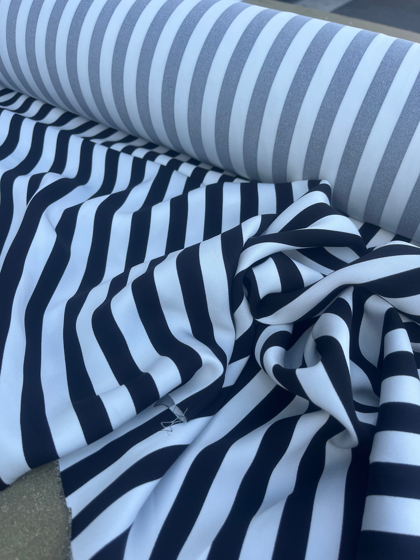 JUSTIN 001 crêpe stretch black/white stripe