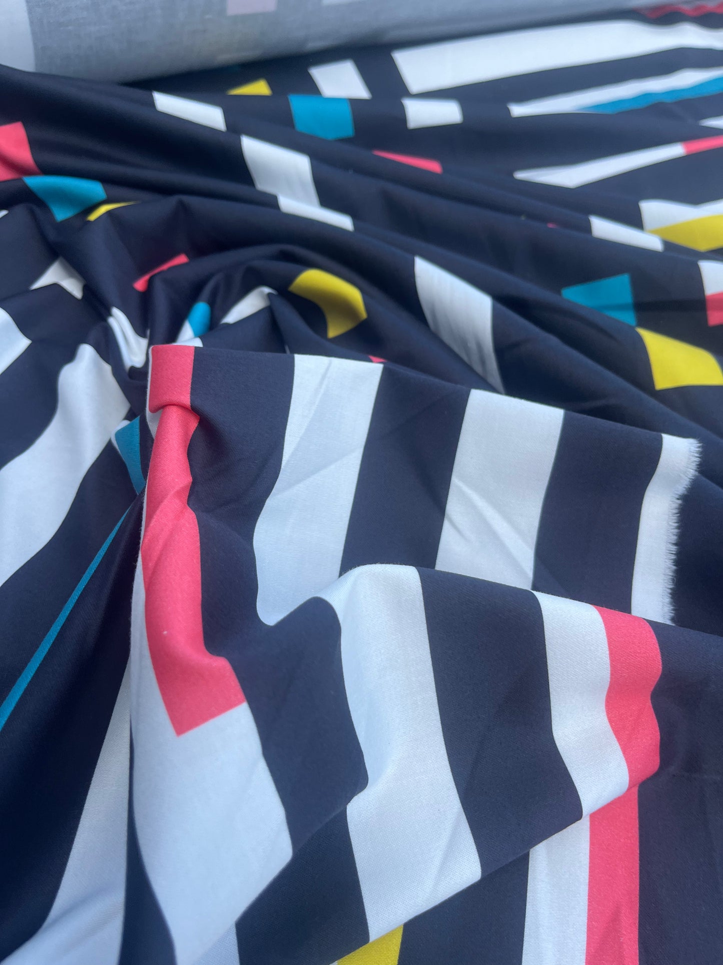 JUSTIN 003 poplin stretch with Mondriaan print