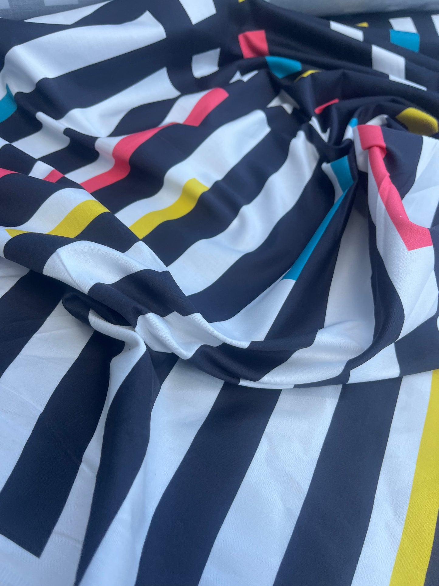 JUSTIN 003 poplin stretch with Mondriaan print