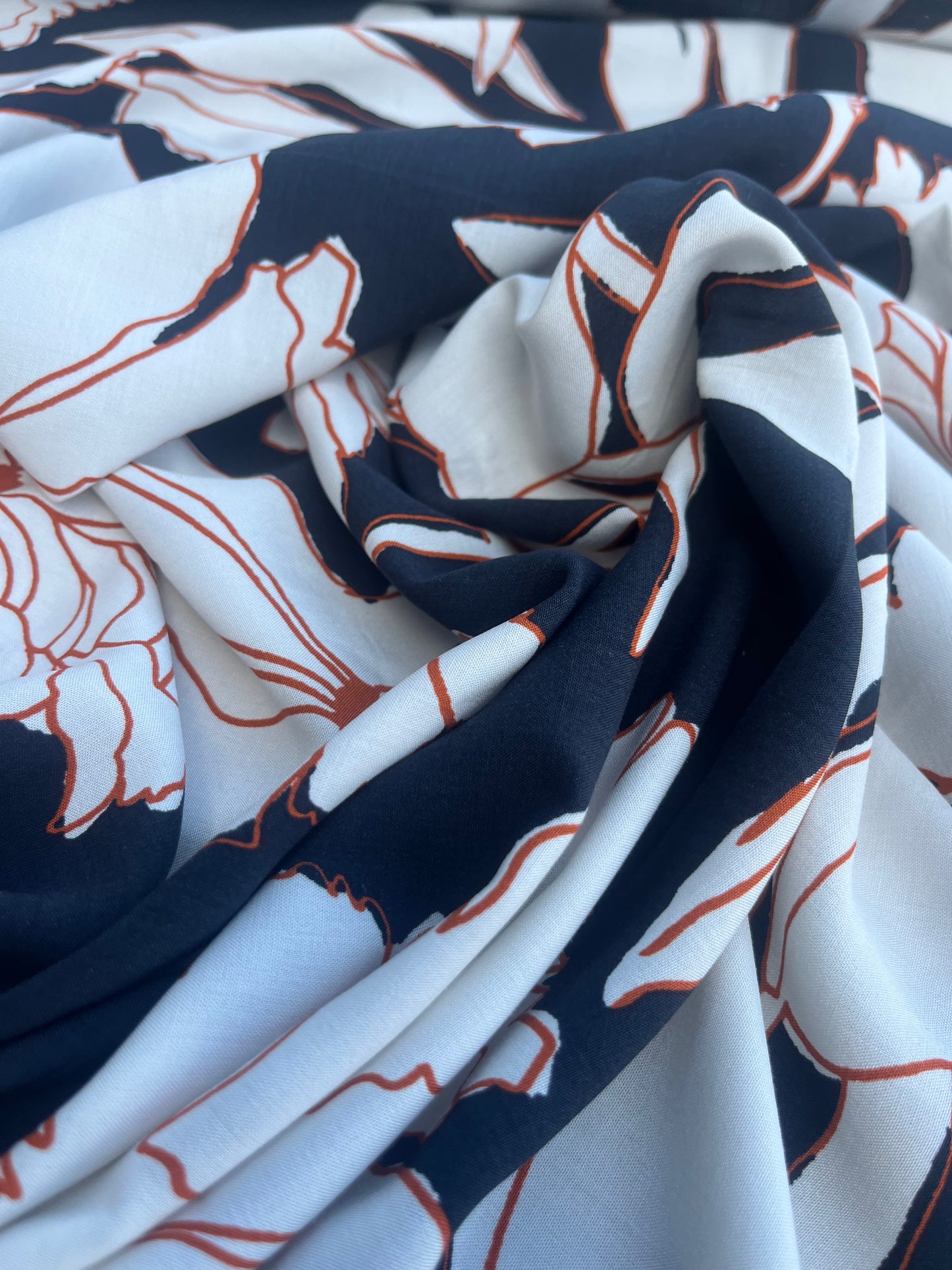 JUSTIN 004 viscose fibrane black.white flower