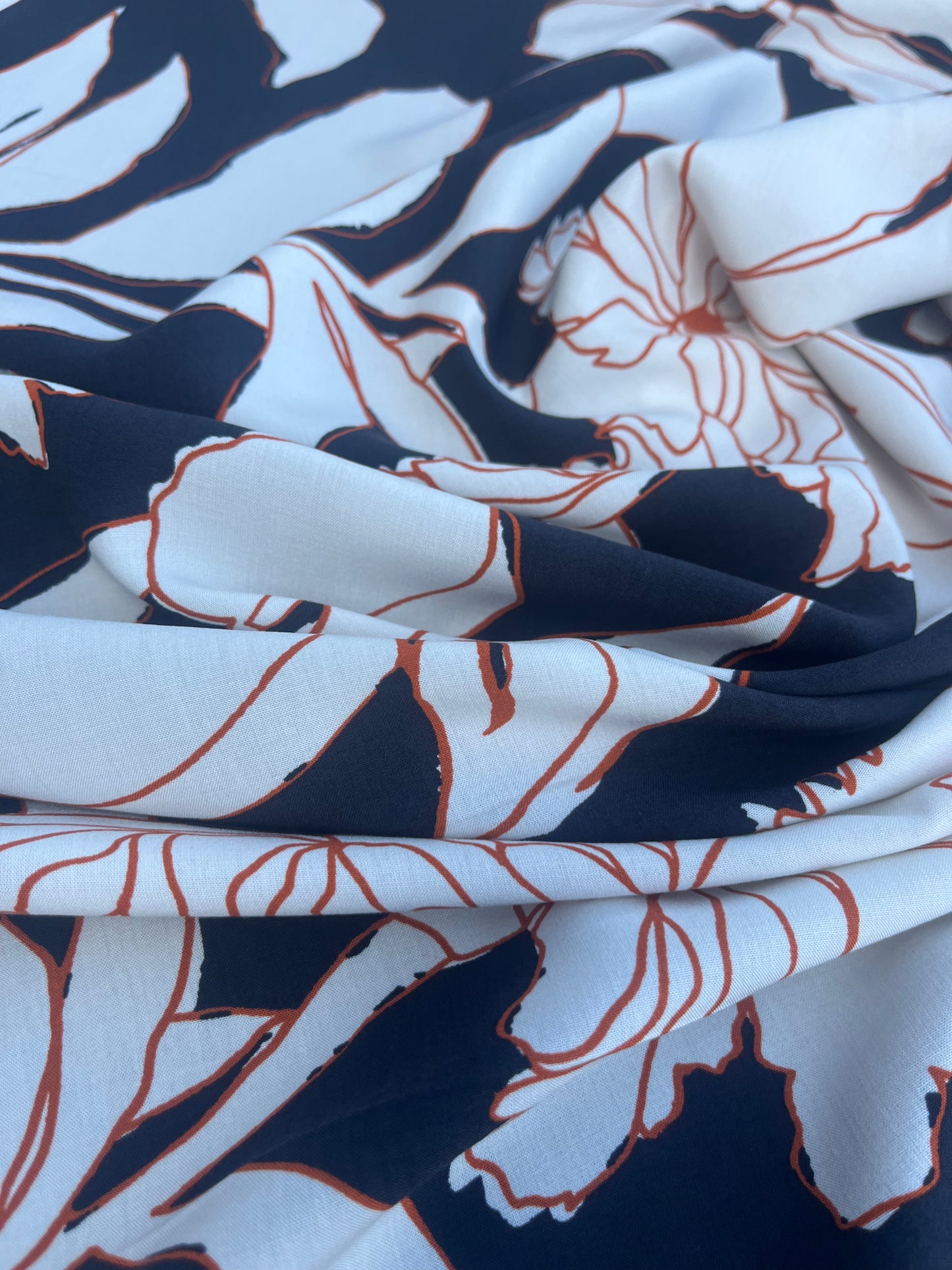 JUSTIN 004 viscose fibrane black.white flower
