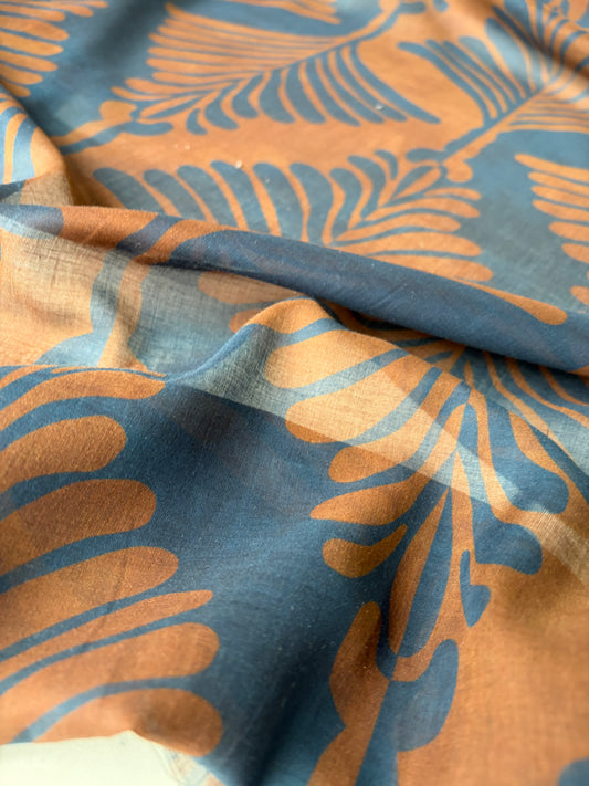 BOB 015 cotton voile navy/rust giant leaves