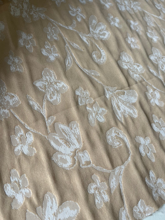 ALESSIA 018 cotton jacquard white/sand Japanese flowers