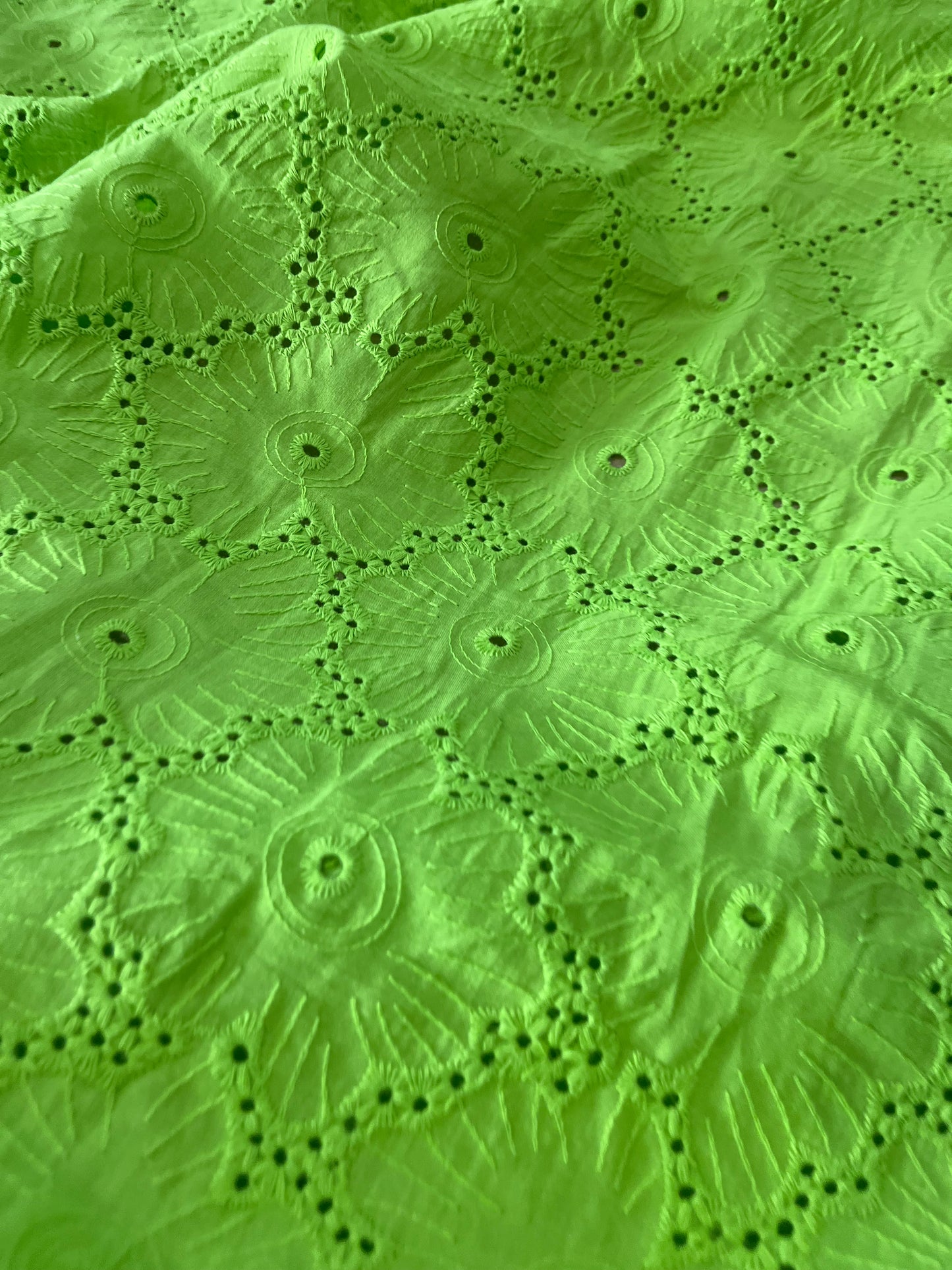 Cesare 033 broderie Anglaise bright green