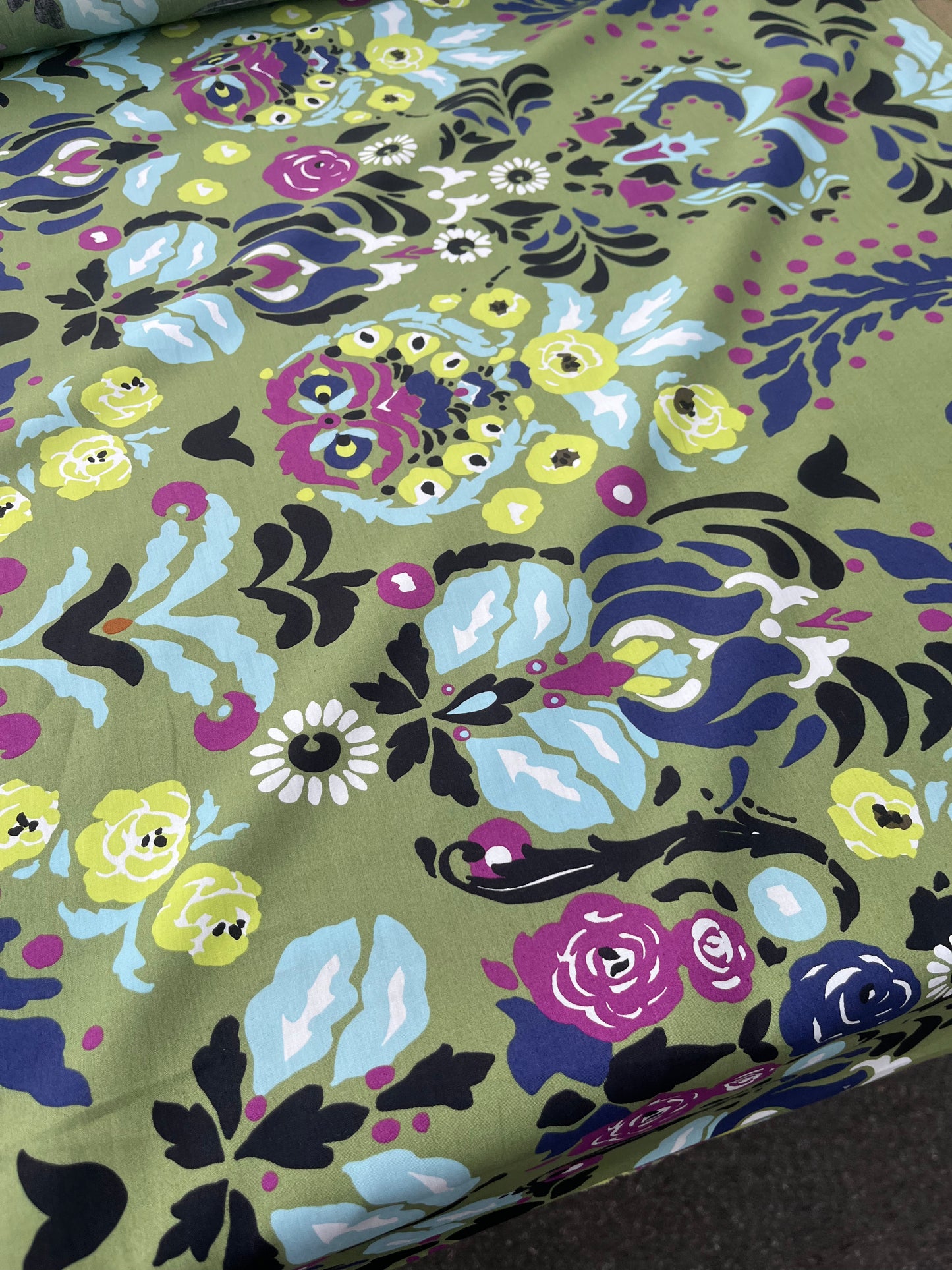 ROSARIO 005 poplin with bright green border print