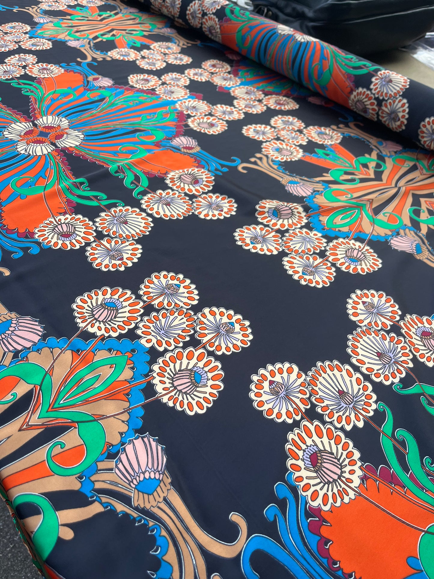 ROSARIO 010 satin with bright print