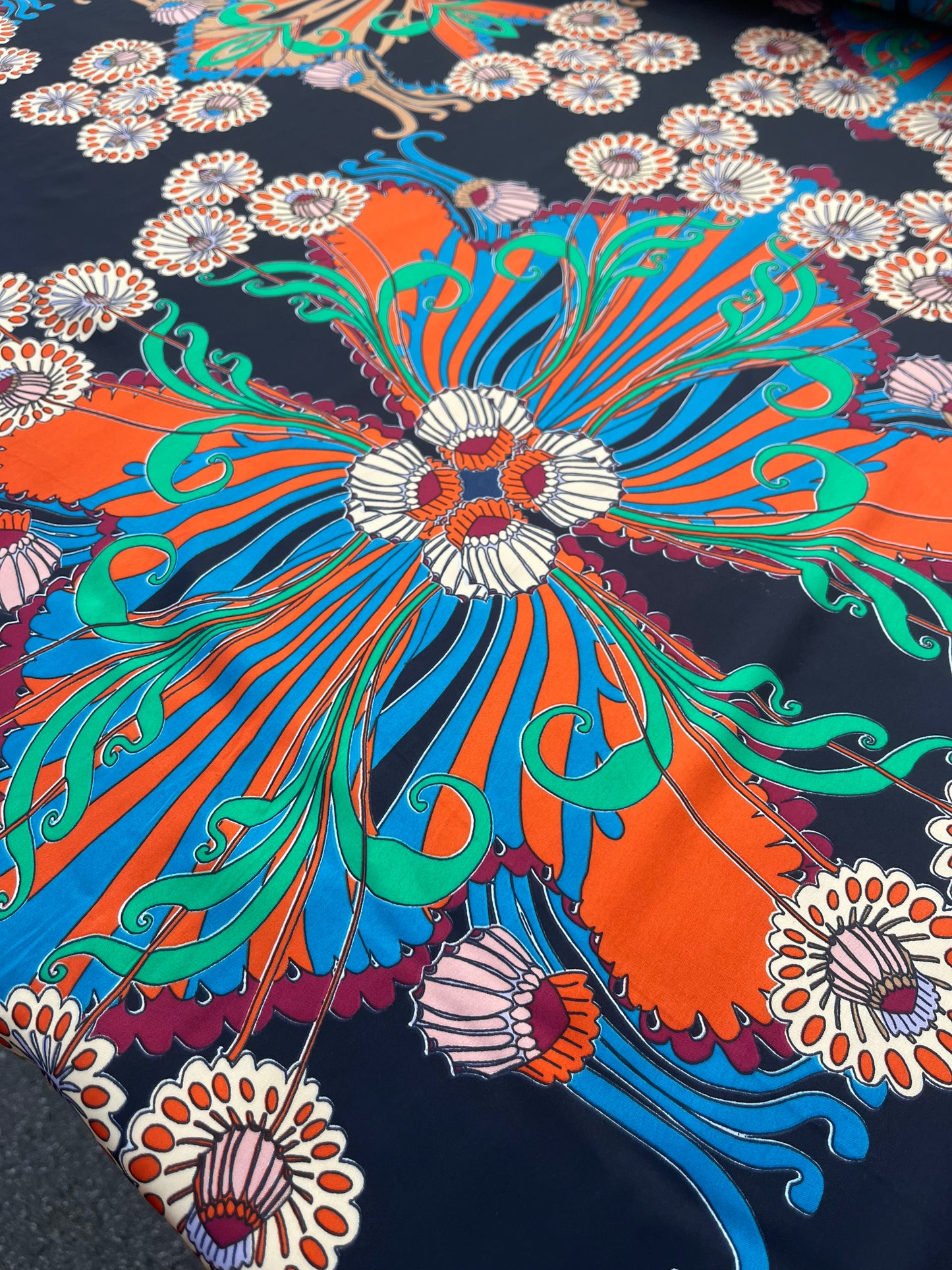 ROSARIO 010 satin with bright print