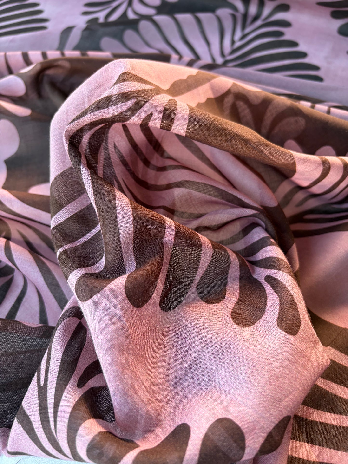 MARLON 027 cotton voile "brown/dusty pink giant leaves" design