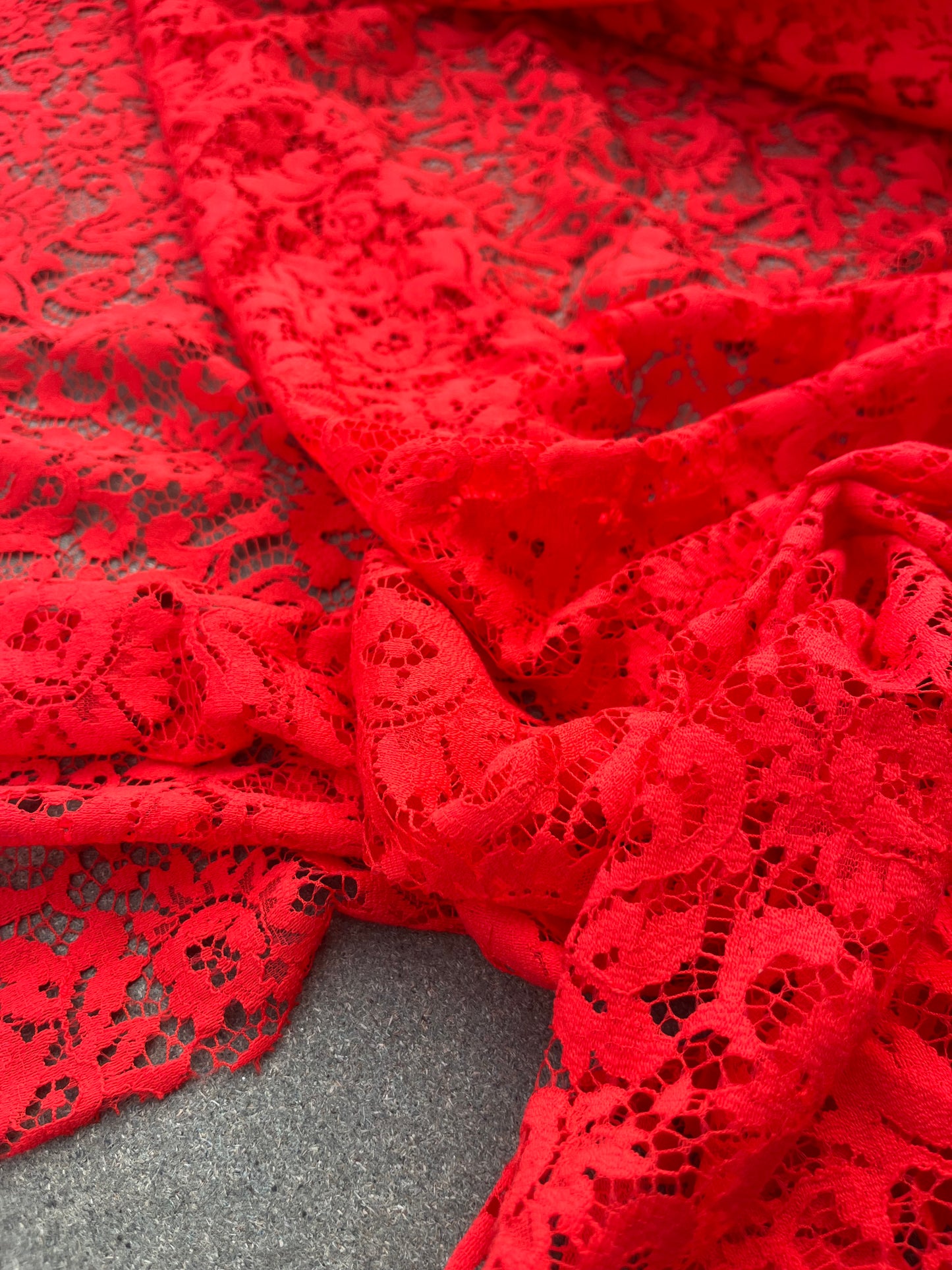 ROSARIO 012 cotton lace bright red