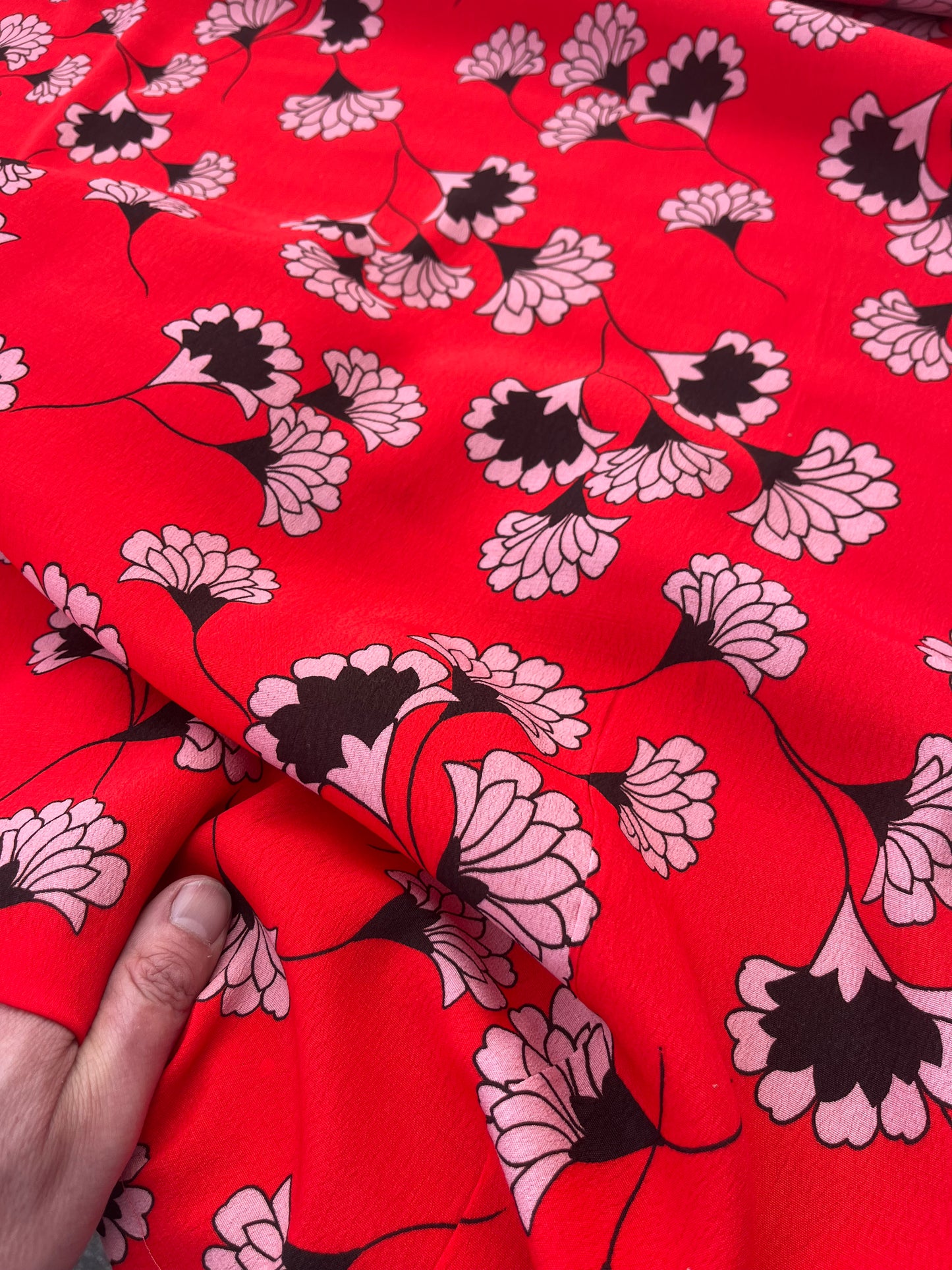 ROSARIO 013 viscose crêpe bright red flowers