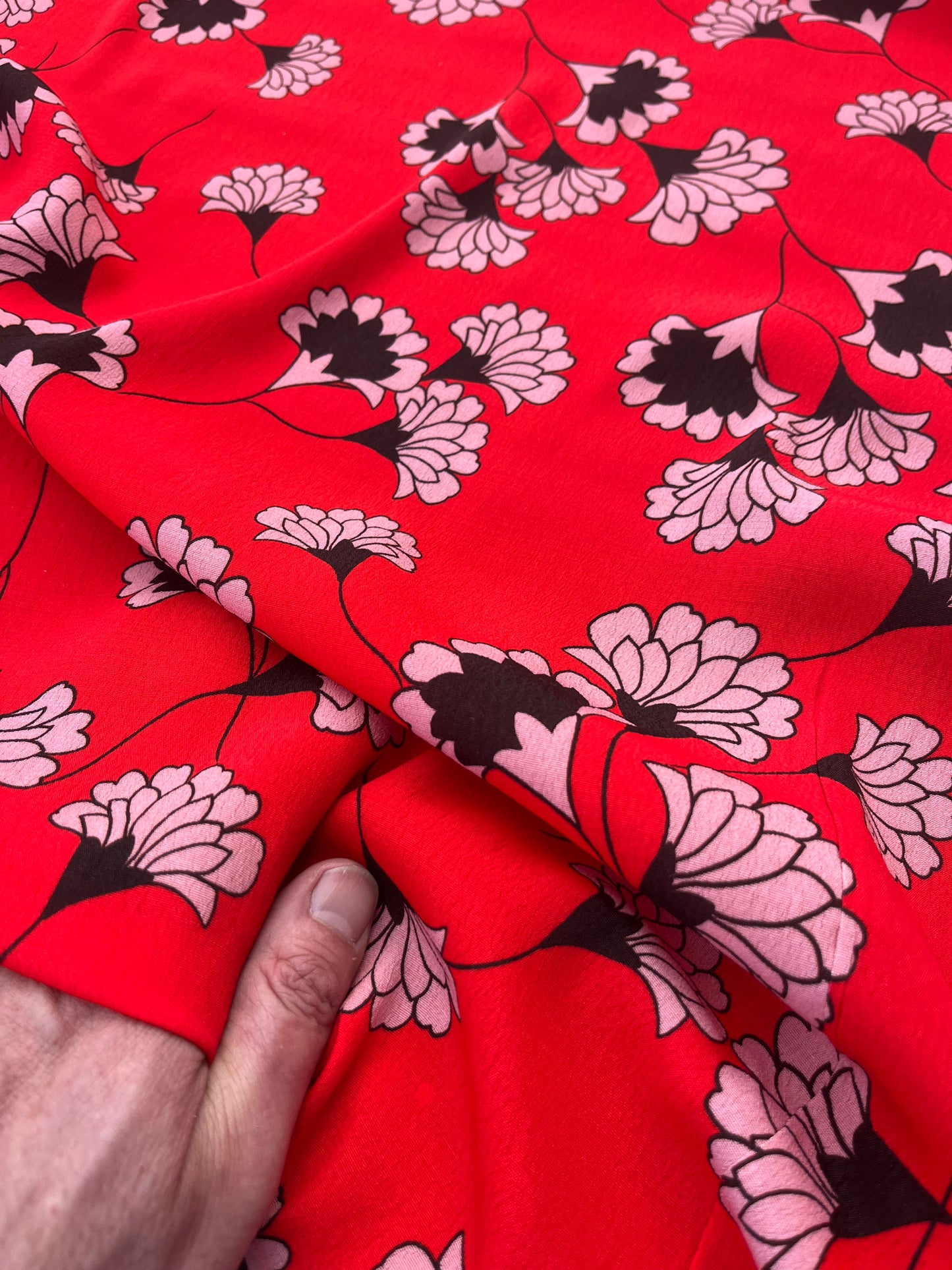 ROSARIO 013 viscose crêpe bright red flowers