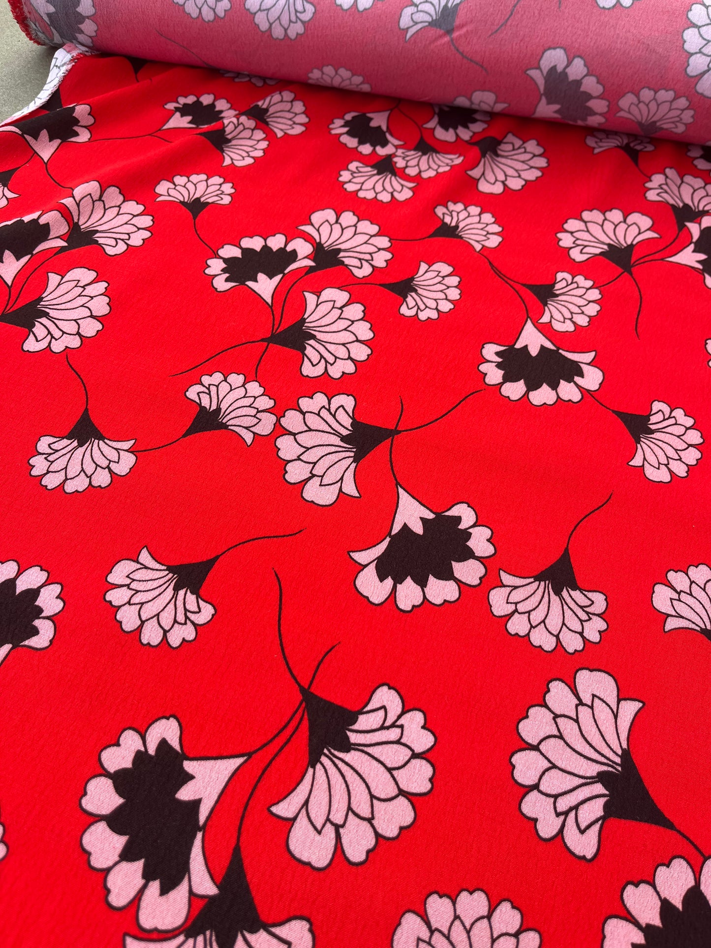 ROSARIO 013 viscose crêpe bright red flowers