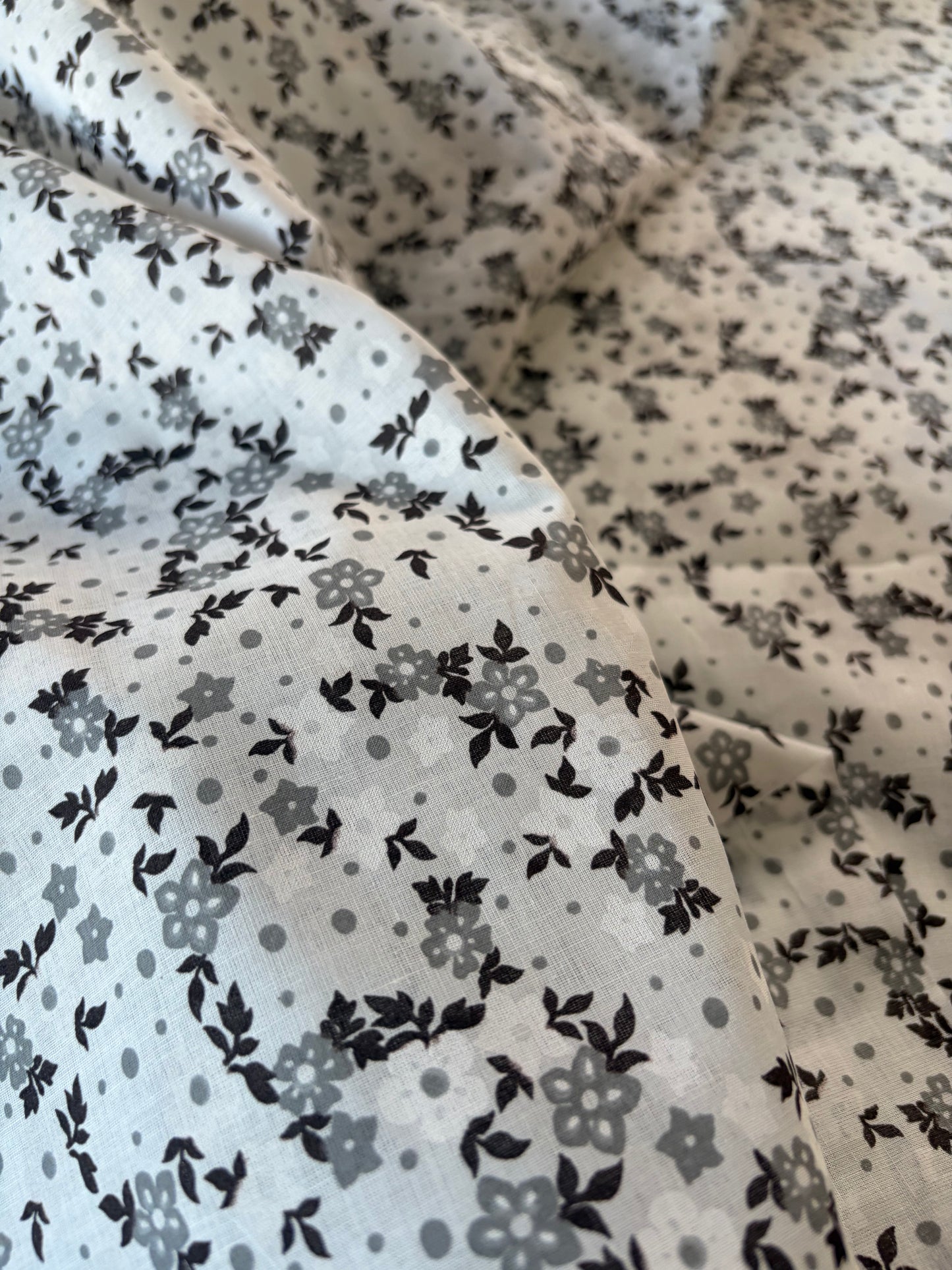 PIERROT 001 cotton voile flowers black/white