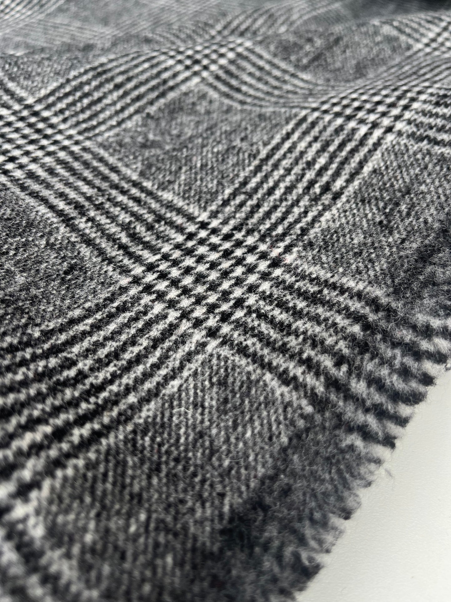 BASILE 001 heavy wool check prince de Galles