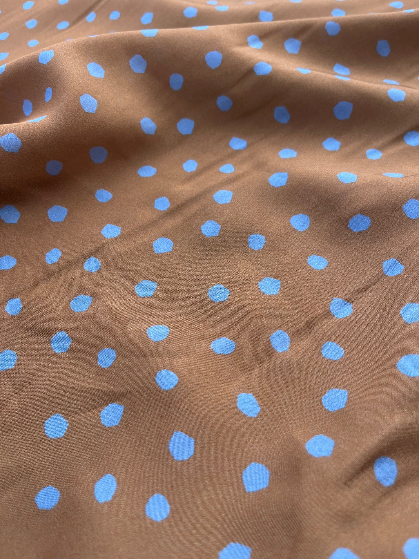 LC ROSARIO 029 satin with dots cognac/blue