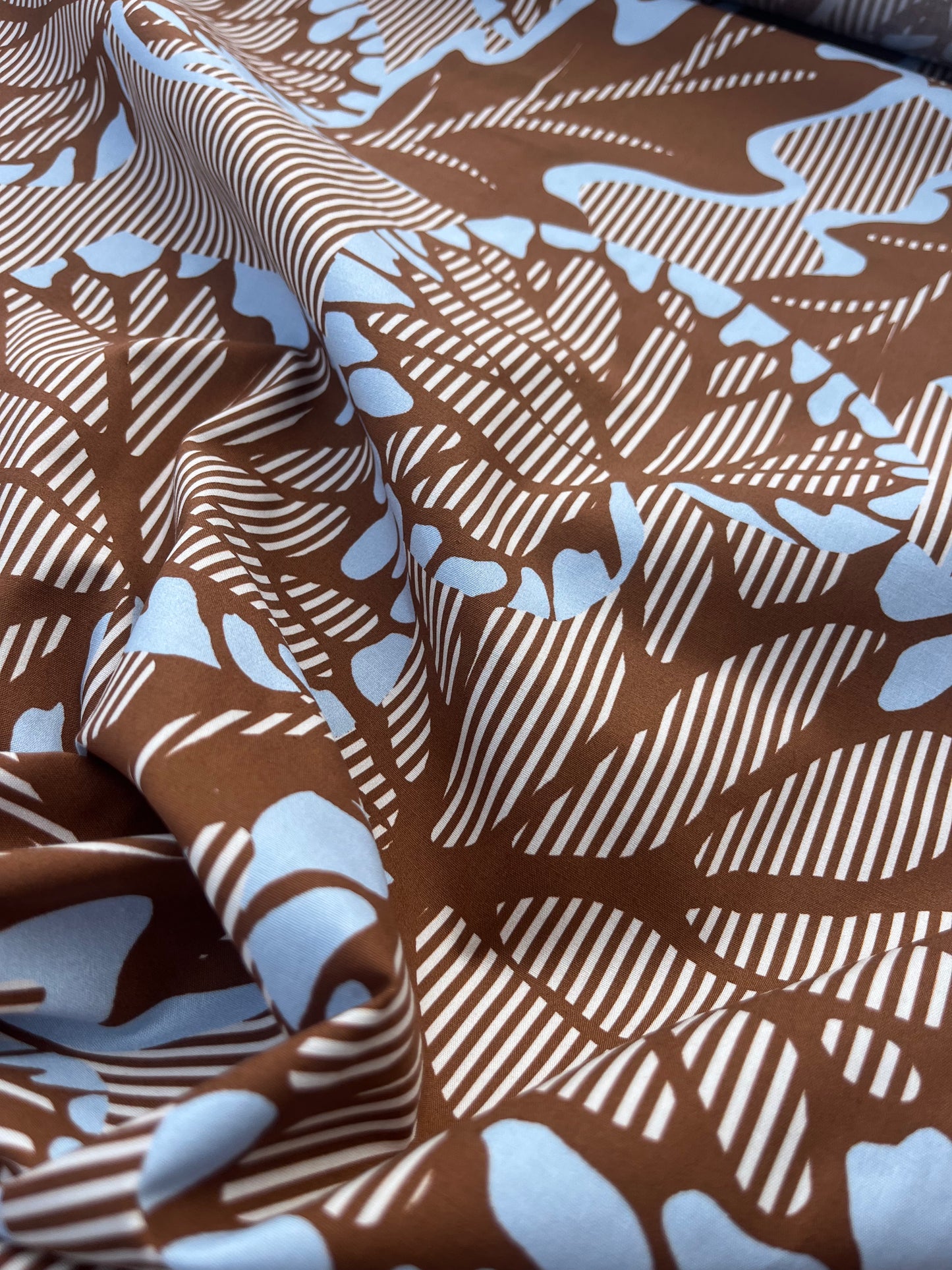 ROSARIO 030 poplin stretch with brown/blue print