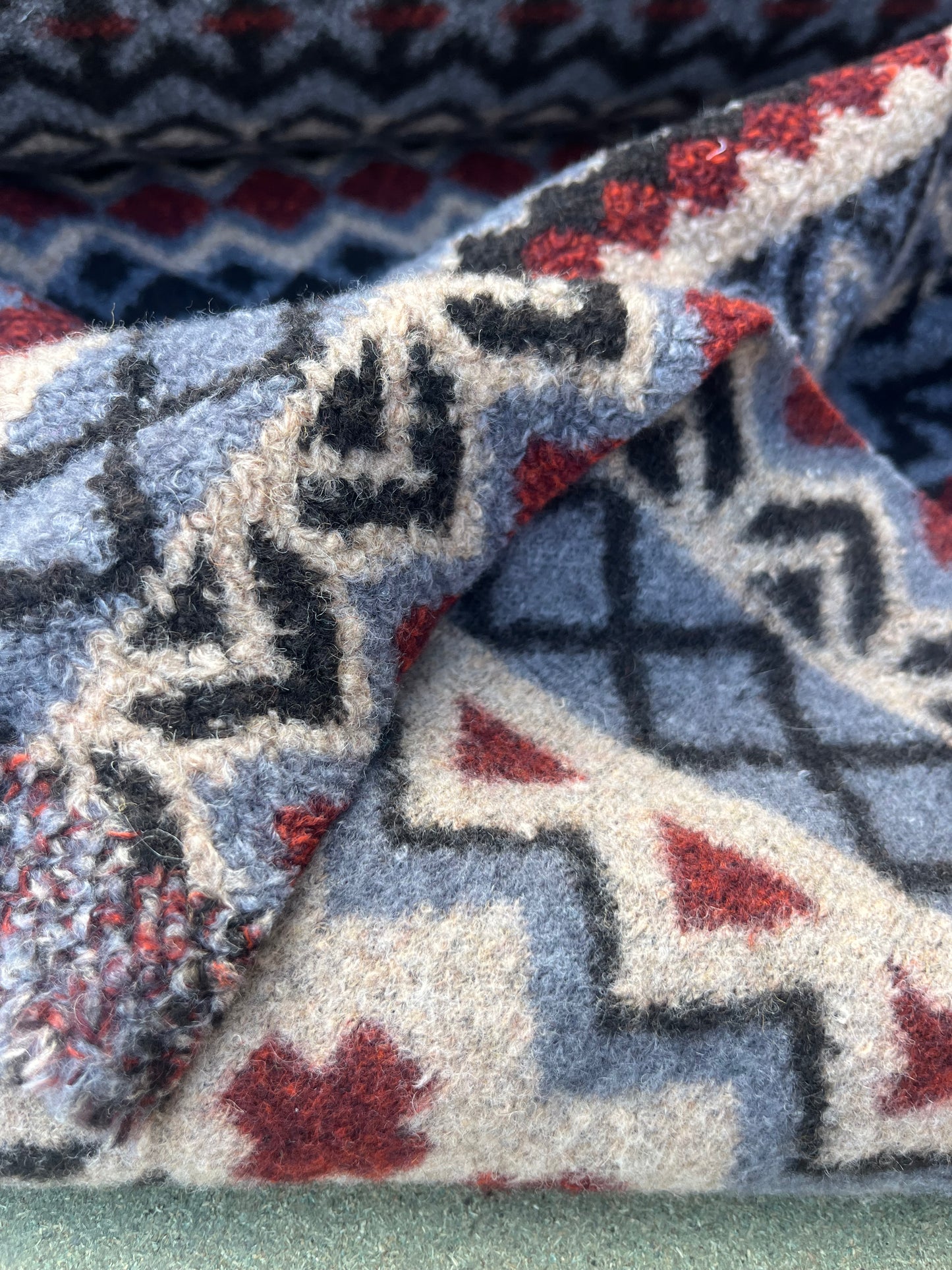 ROSARIO 032 very heavy wool fantasy blanket