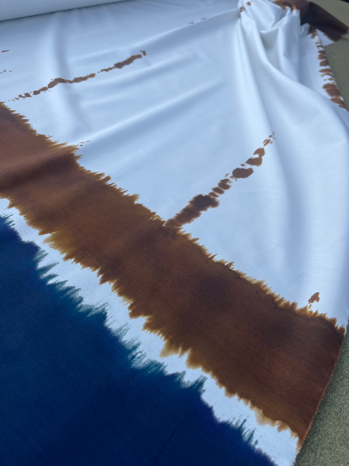 ROSARIO 040 poplin with double border tie-dye print