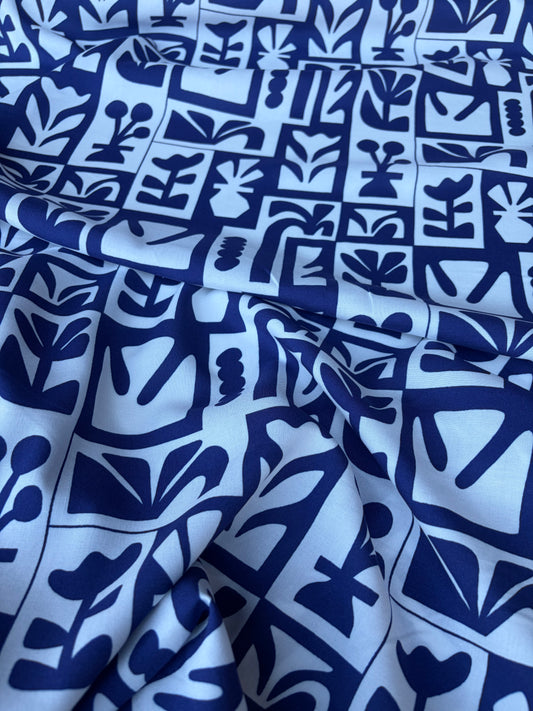 COMO 021 cotton voile navy/white geometrical design