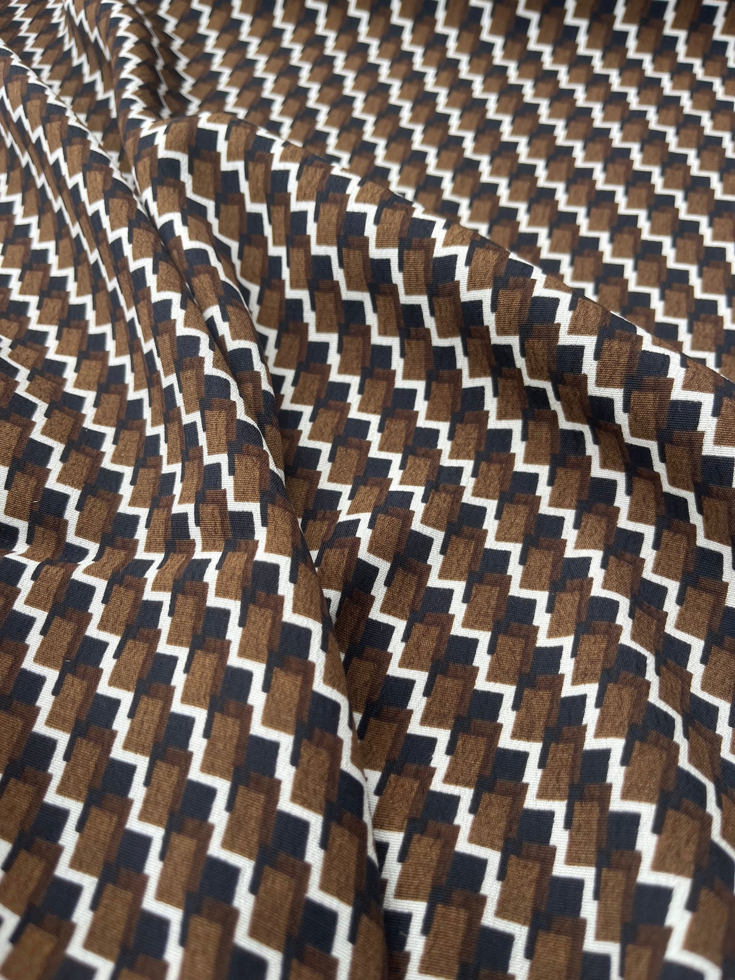 LUNA 004 viscose crêpe geometrical design brown/black