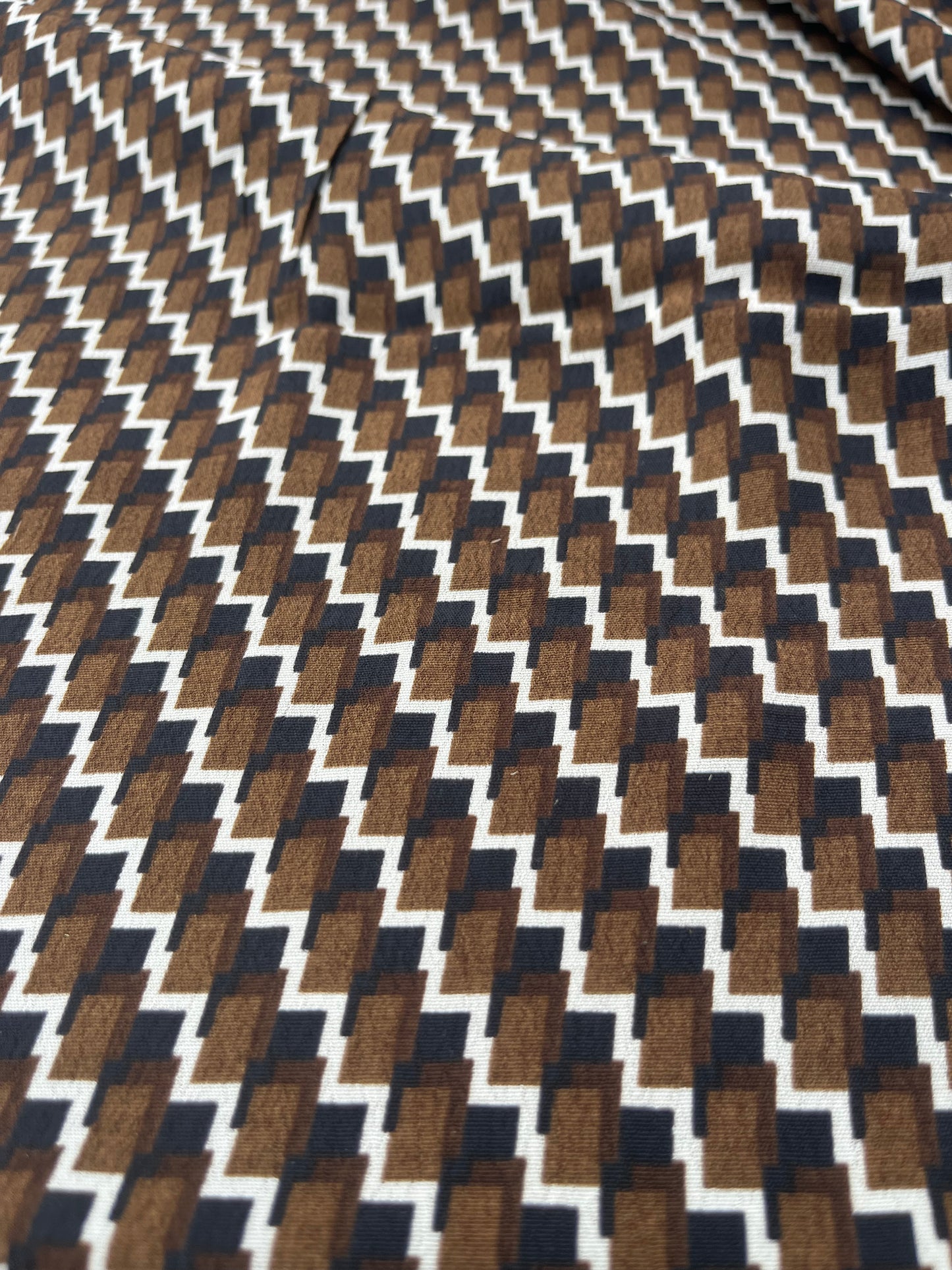 LUNA 004 viscose crêpe geometrical design brown/black