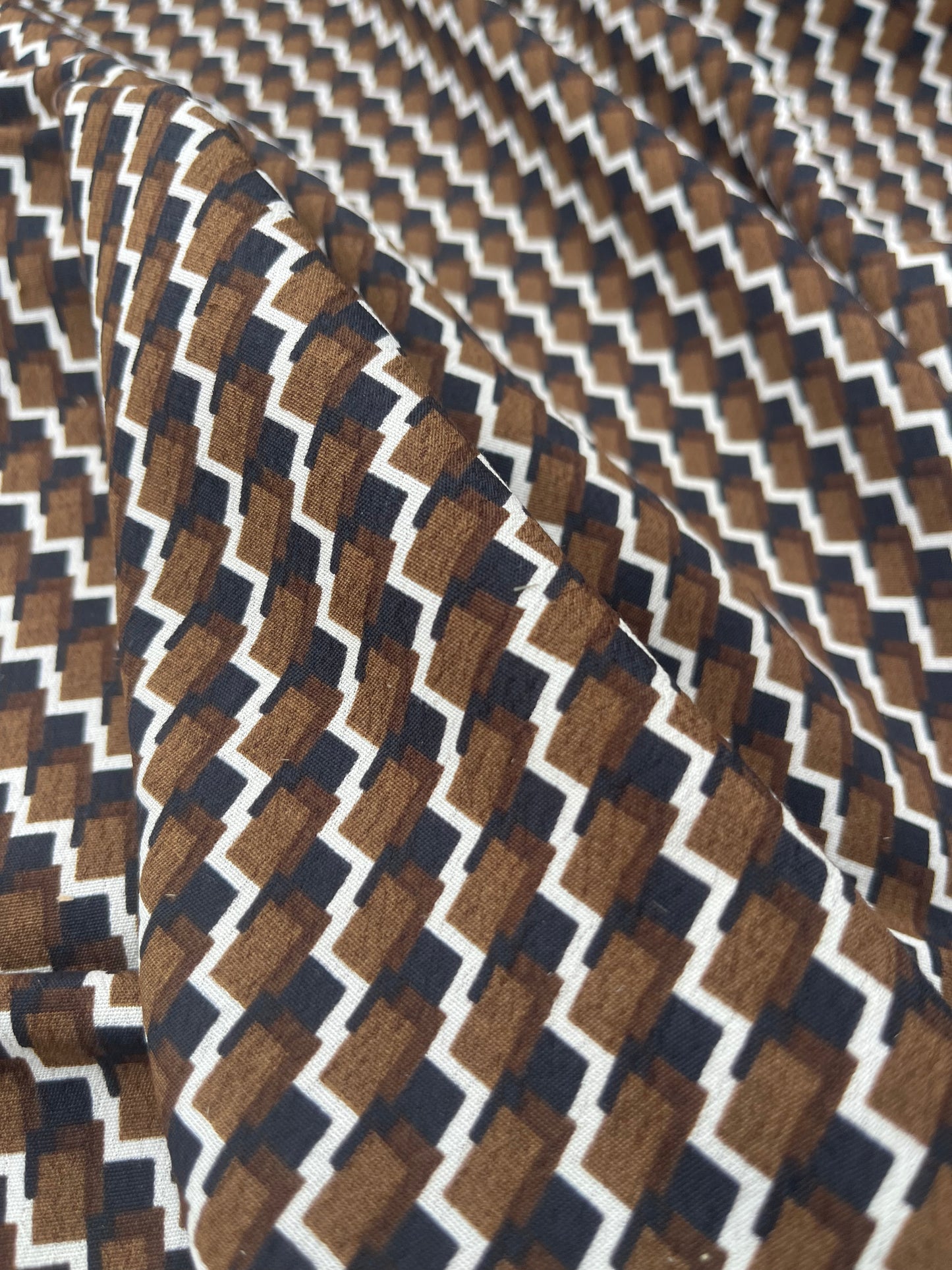 LUNA 004 viscose crêpe geometrical design brown/black