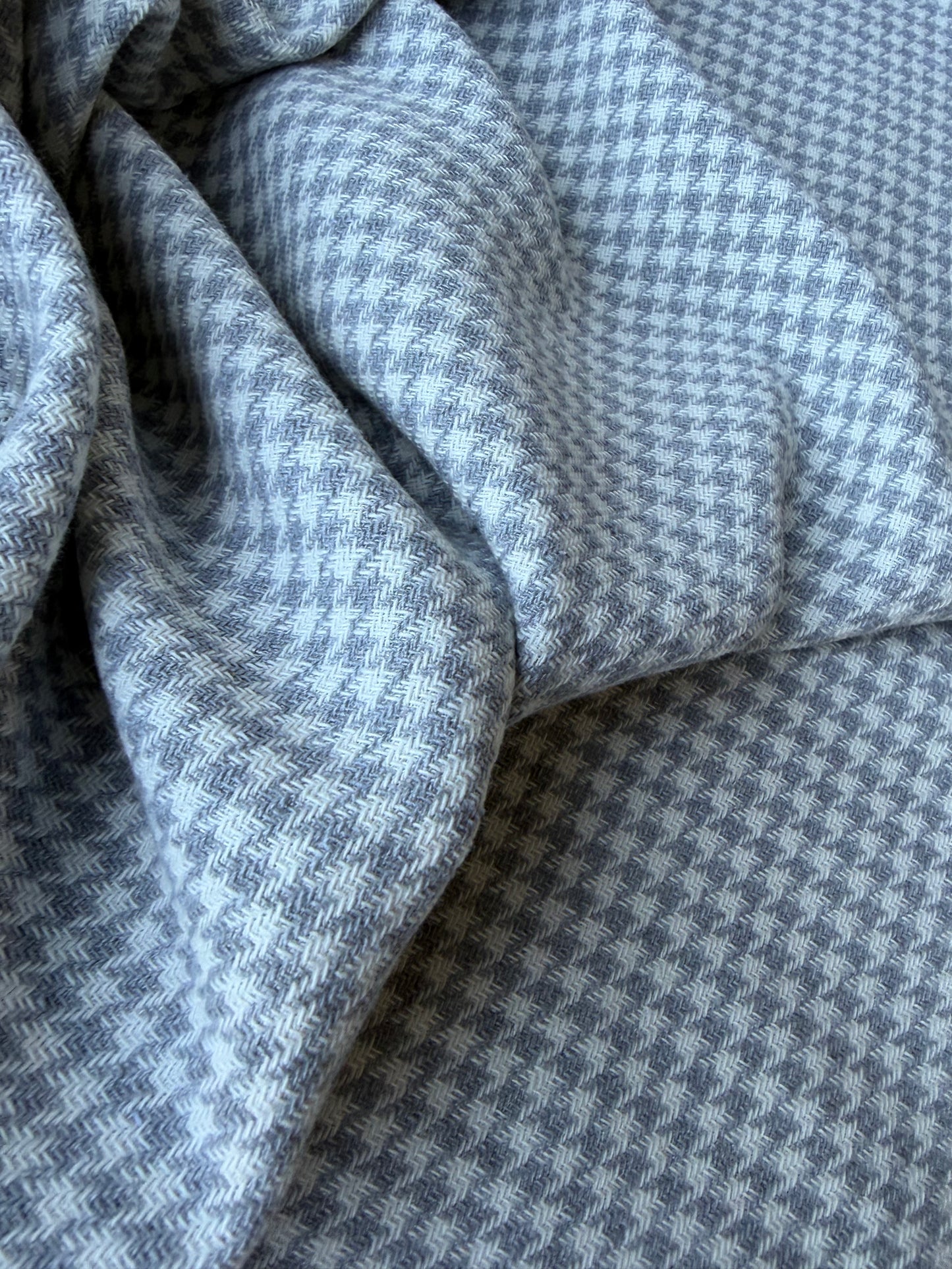 MOE 015 grey/ecru dogtooth cotton