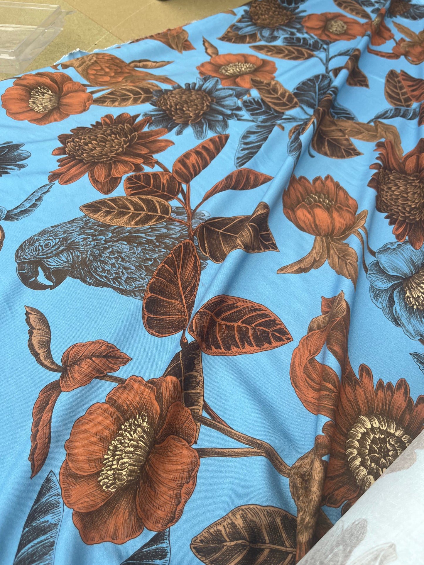 LUNA 008 viscose twill print with parrots