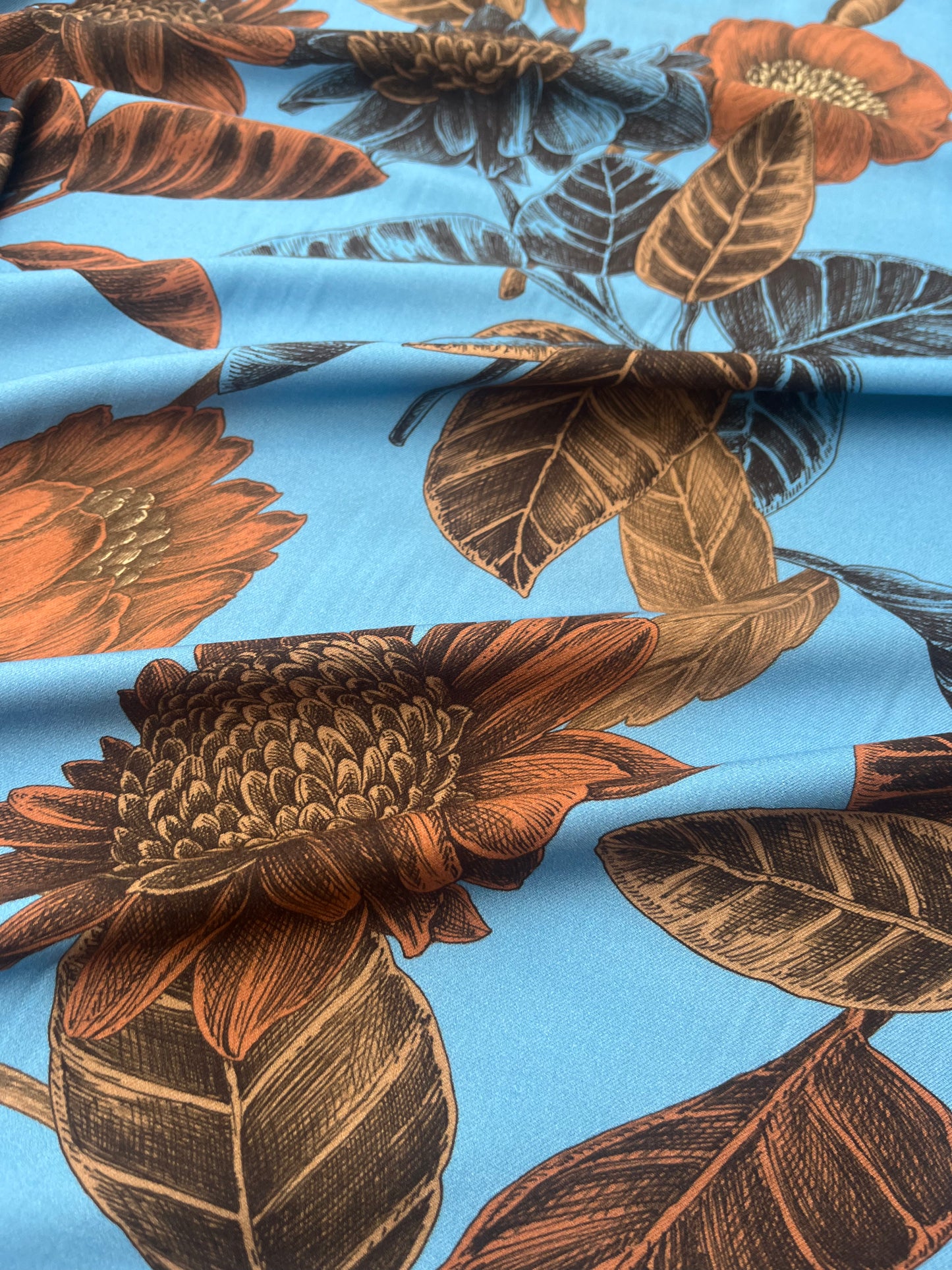 LUNA 008 viscose twill print with parrots