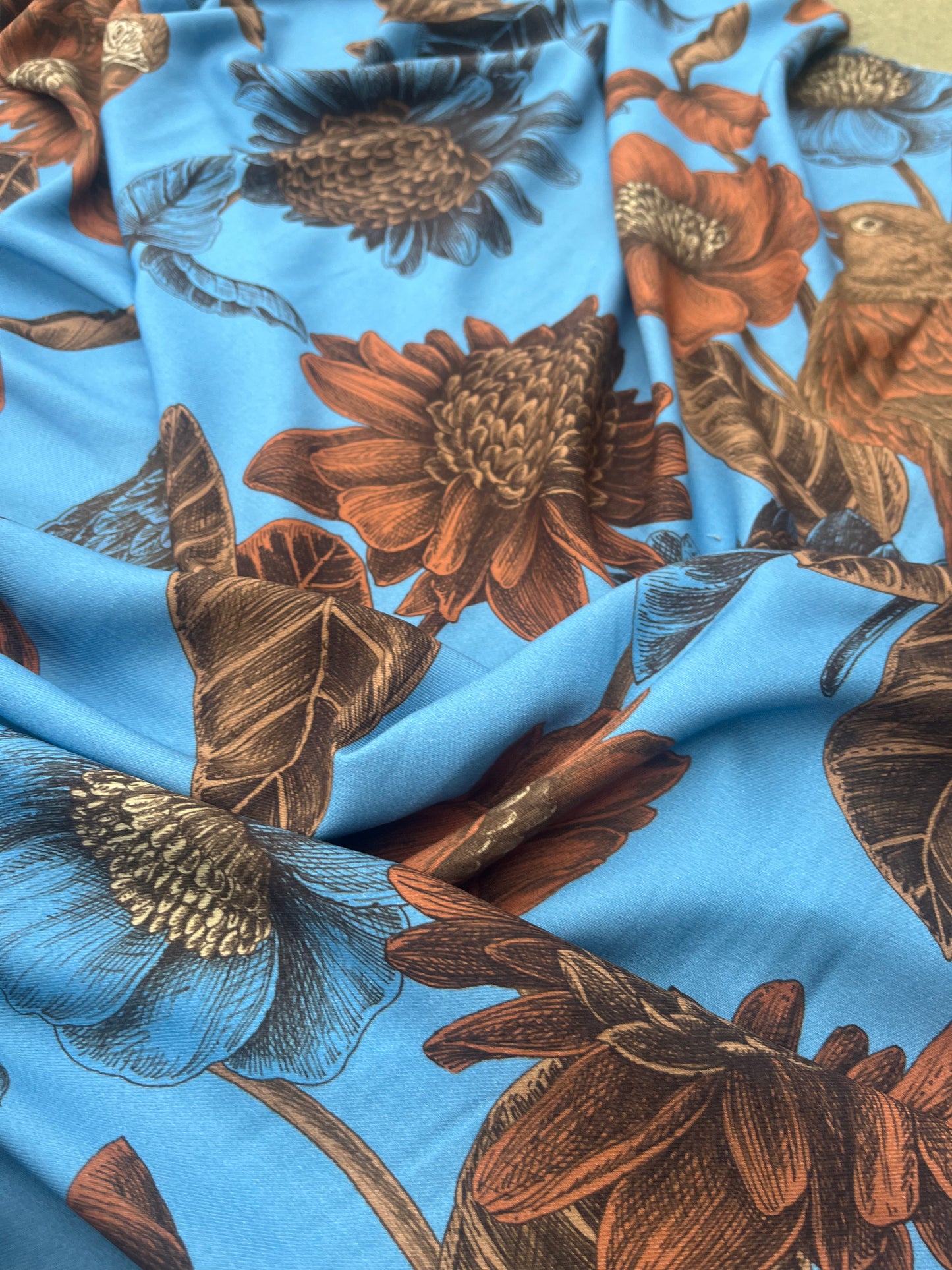 LUNA 008 viscose twill print with parrots