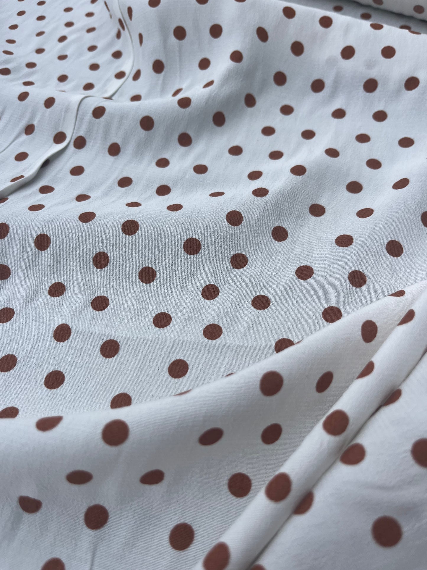 LUNA 010 viscose crêpe dots ecru/cognac